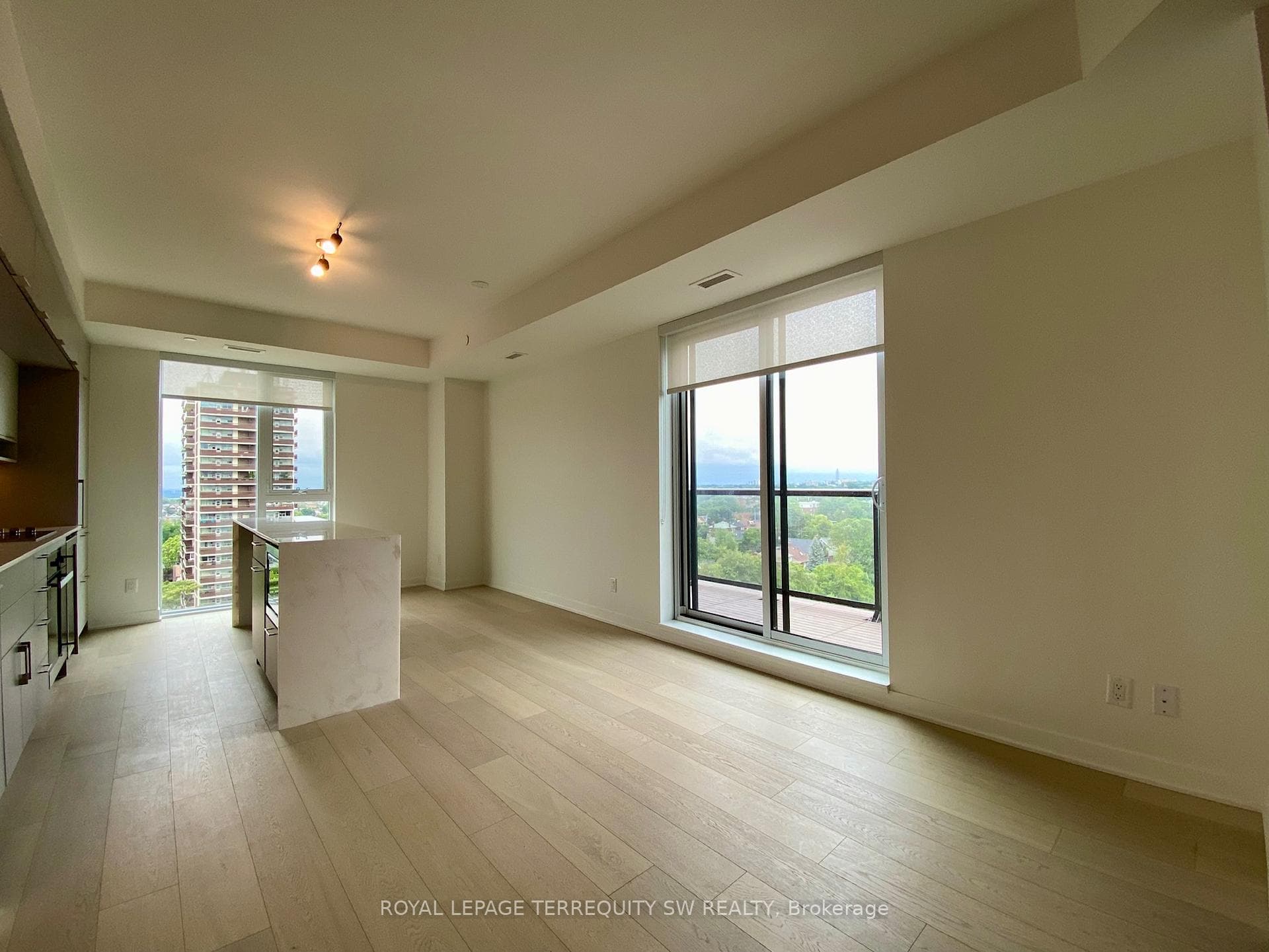 185 Alberta Avenue Unit 1201 photo 3