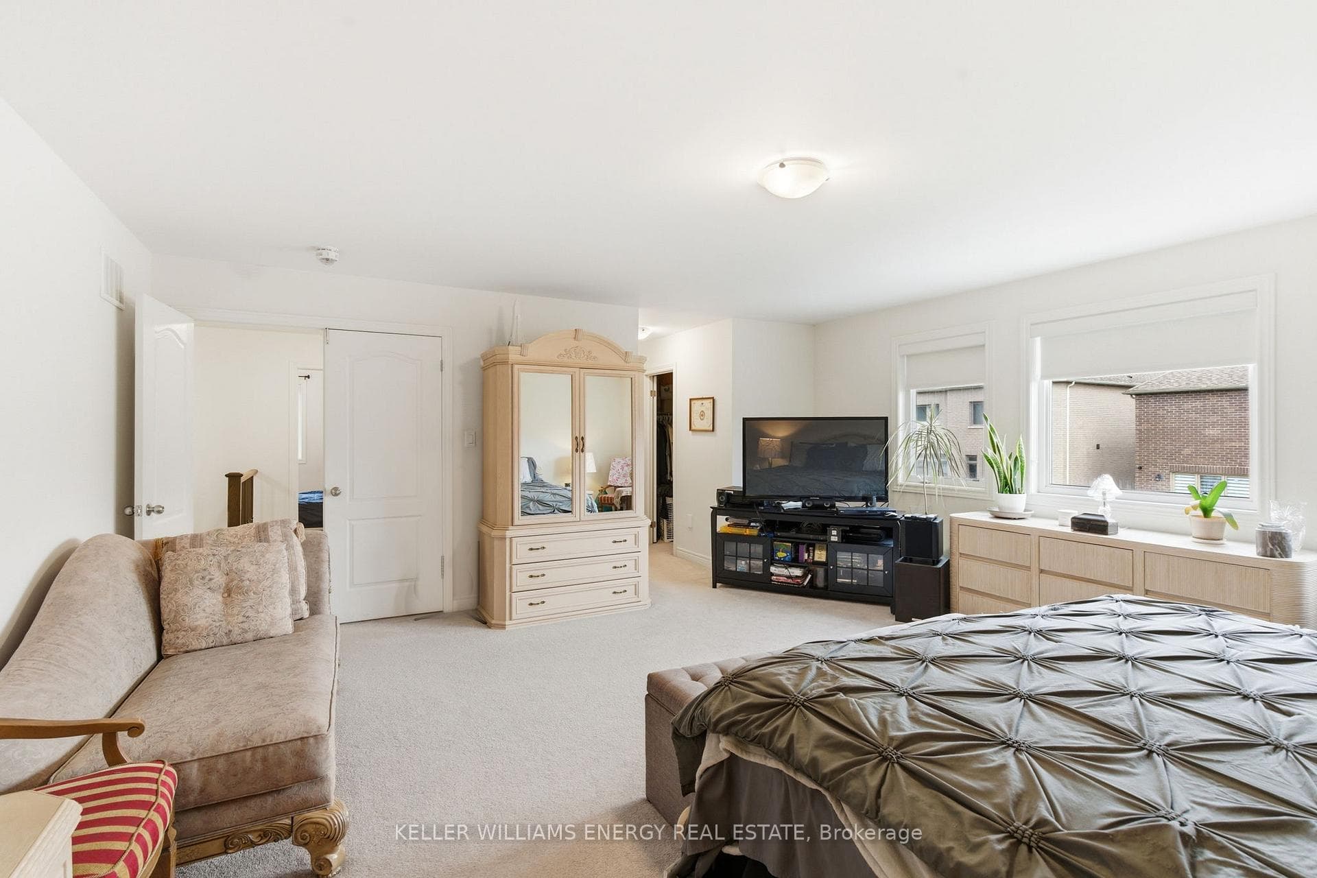 119 Stewart Crescent photo 28
