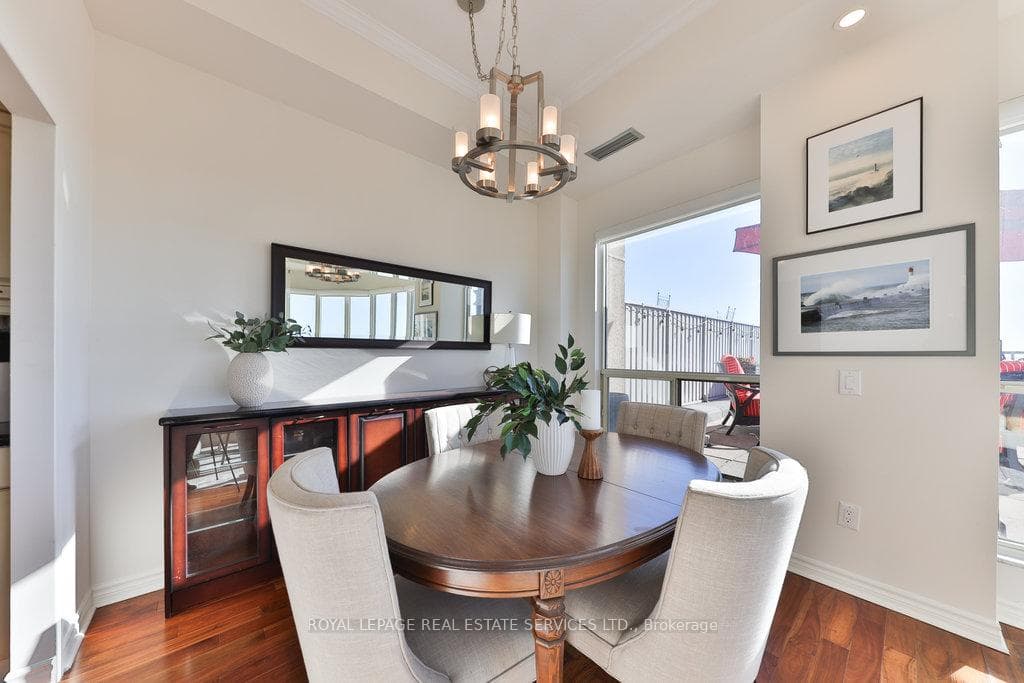2511 Lakeshore Road Unit 810 photo 9