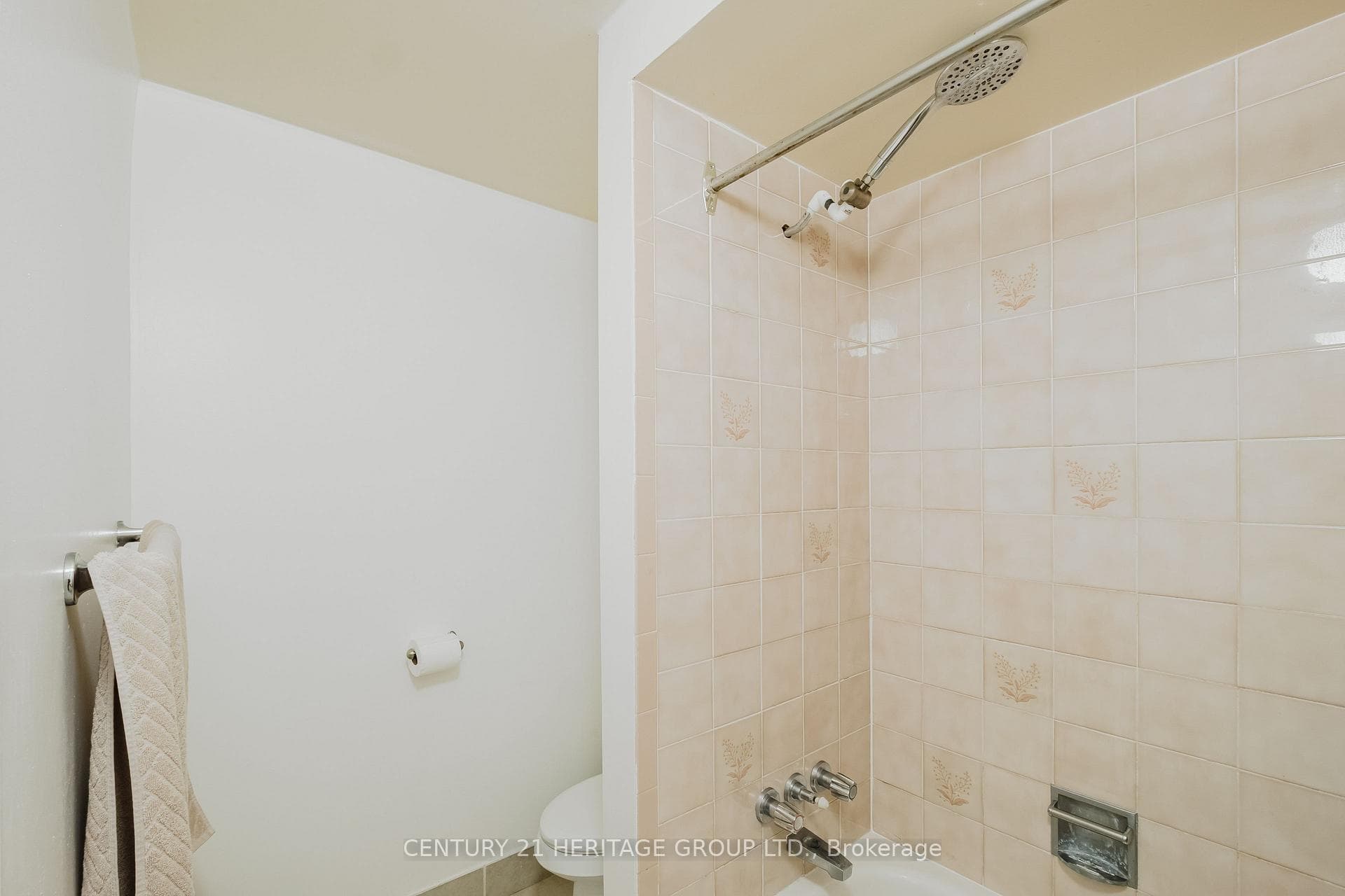 49 Gray Crescent photo 27