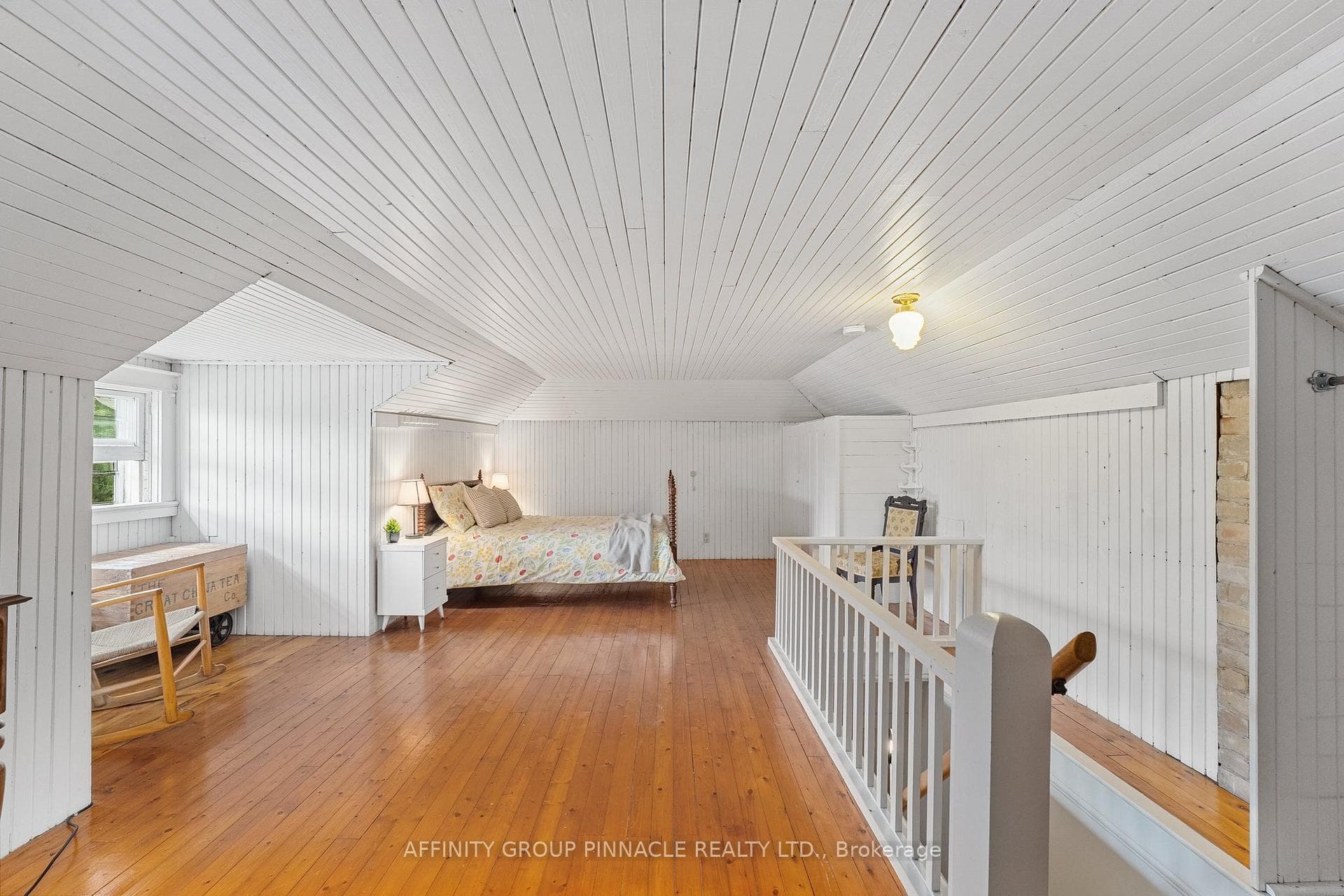 408 Osborne Street photo 24