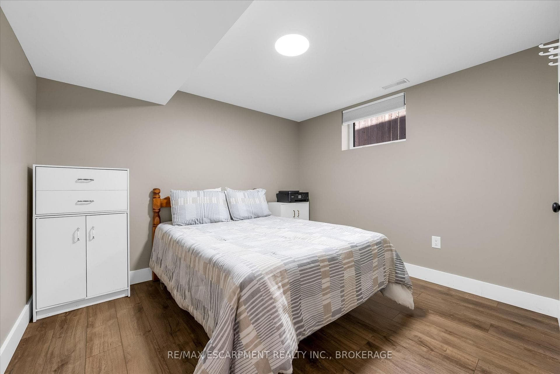 19 Lyons Avenue photo 29