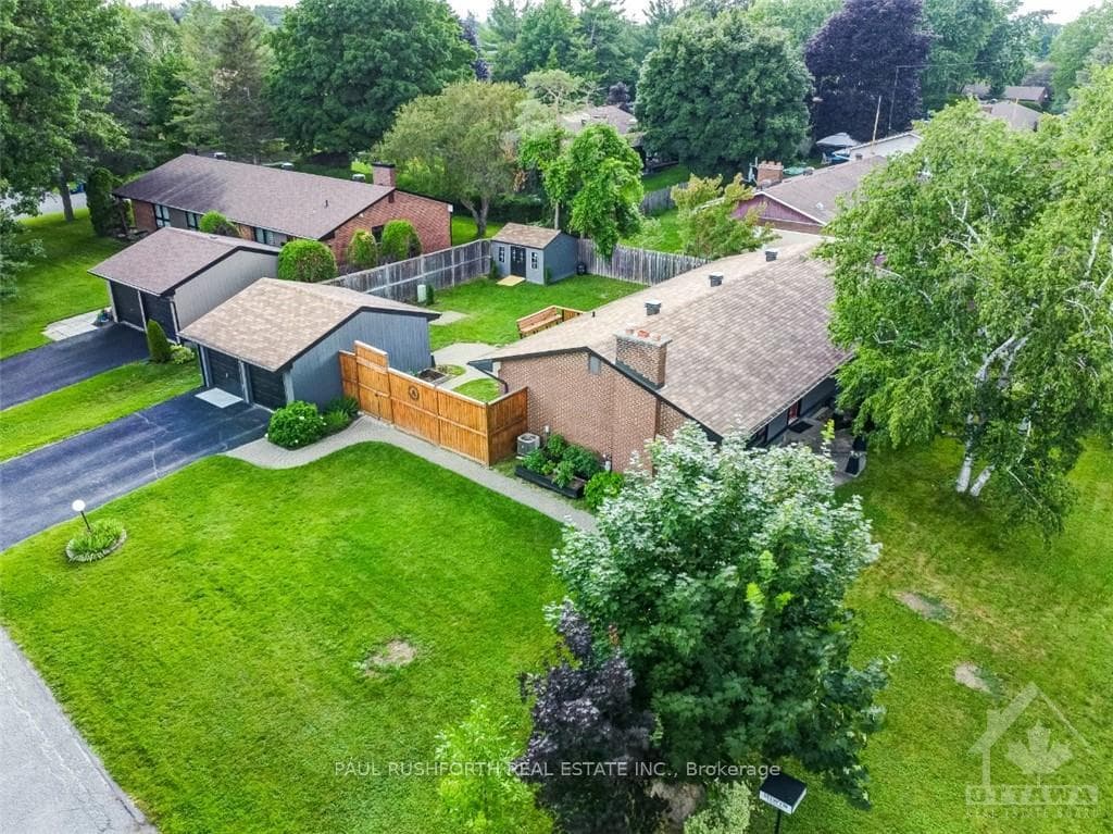 112 PENFIELD Drive photo 3