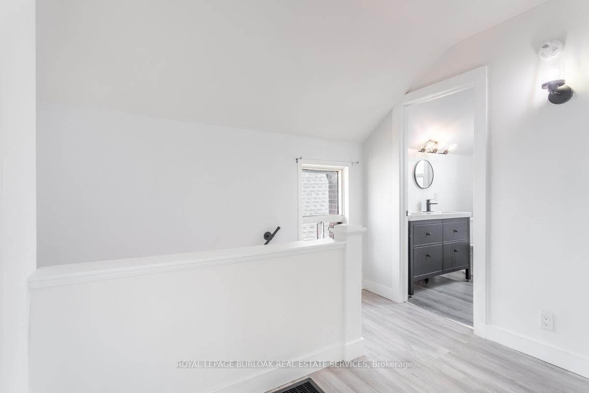 64 Glendale Avenue photo 15