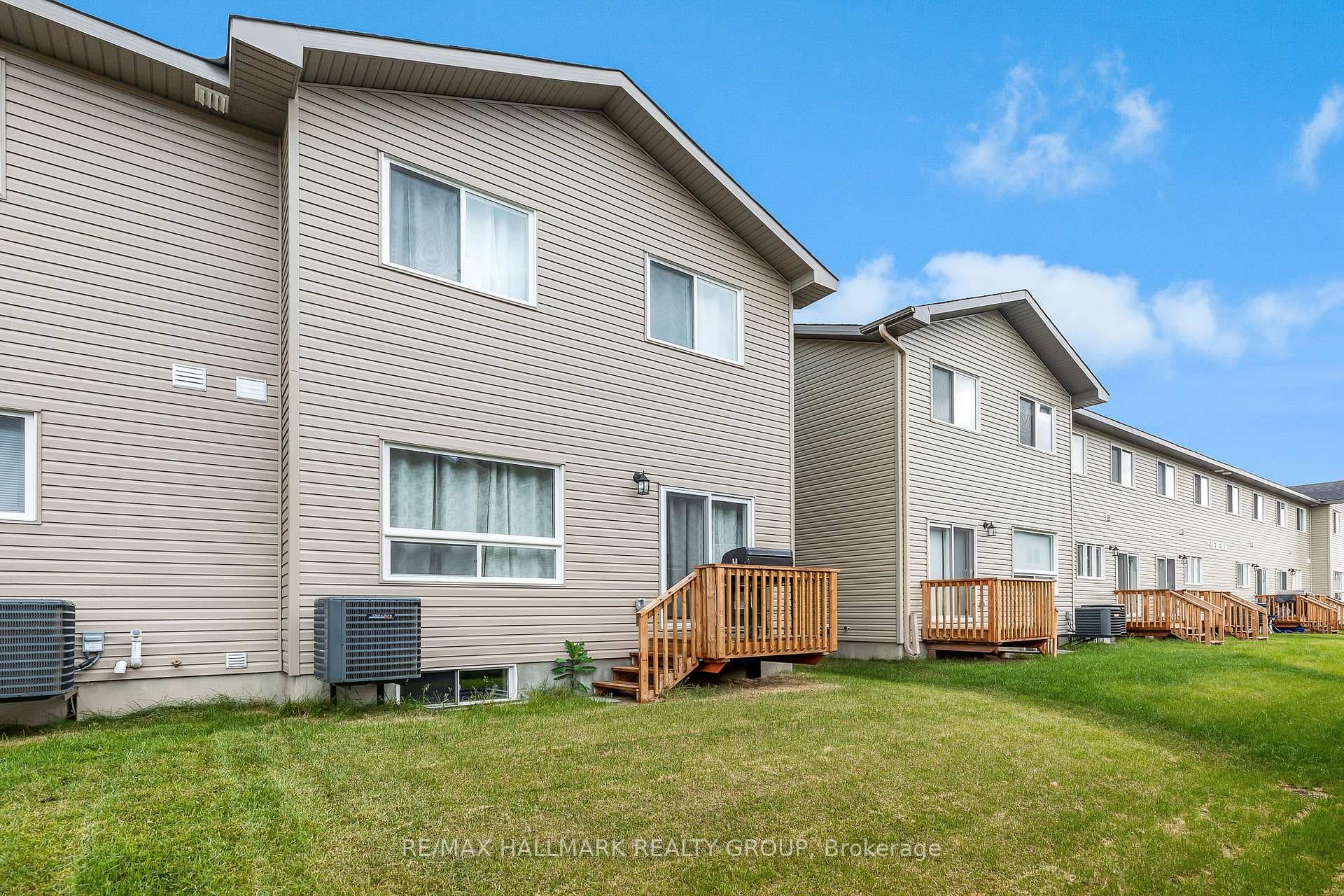 90 Vimy Ridge Crescent photo 22