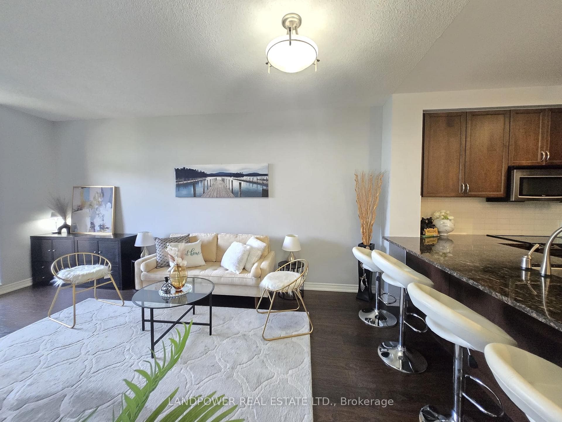 9245 Jane Street Unit 208 photo 3