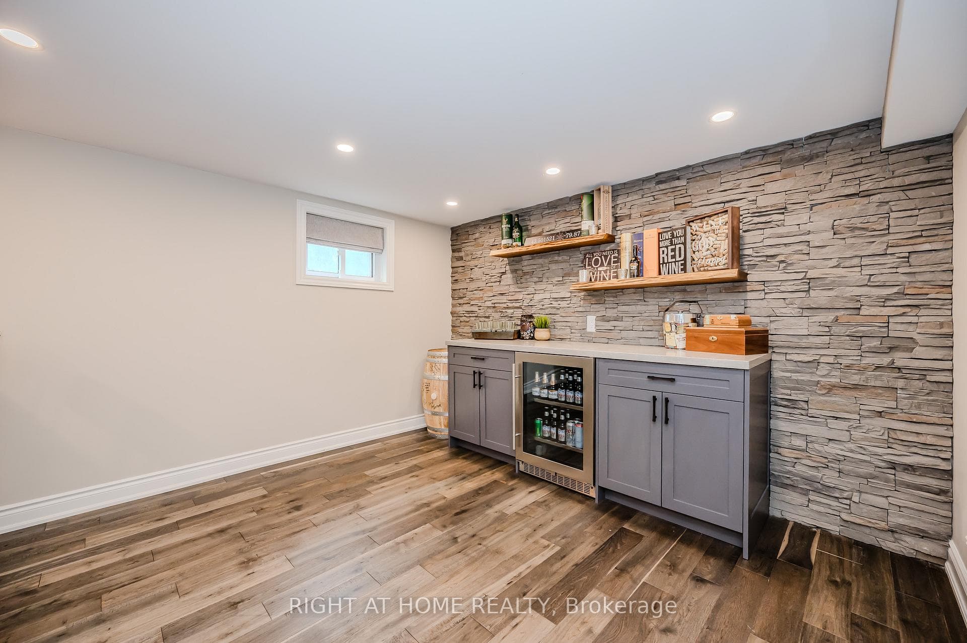 140 Laurier Avenue photo 26