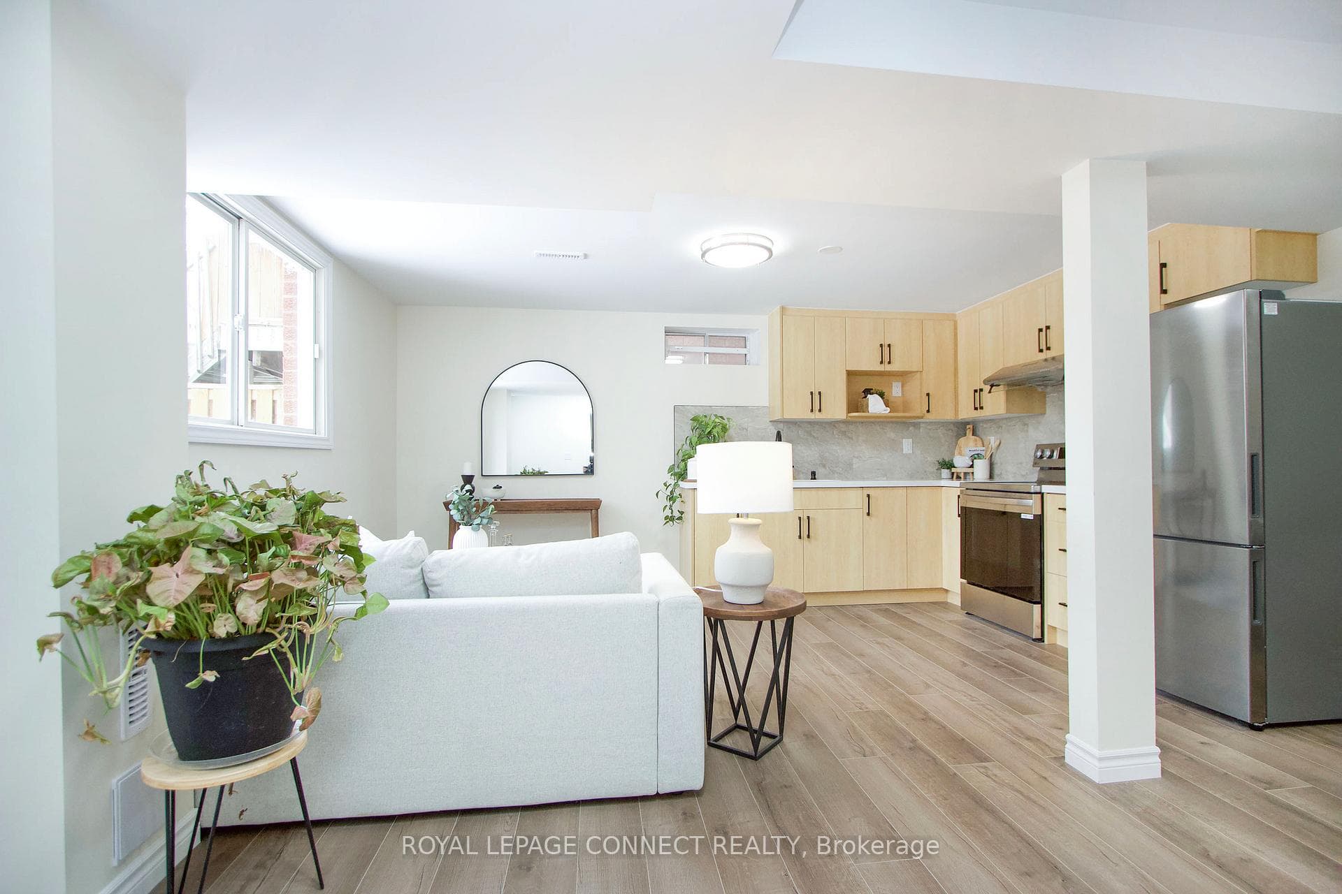 1253 Gloucester Square photo 27