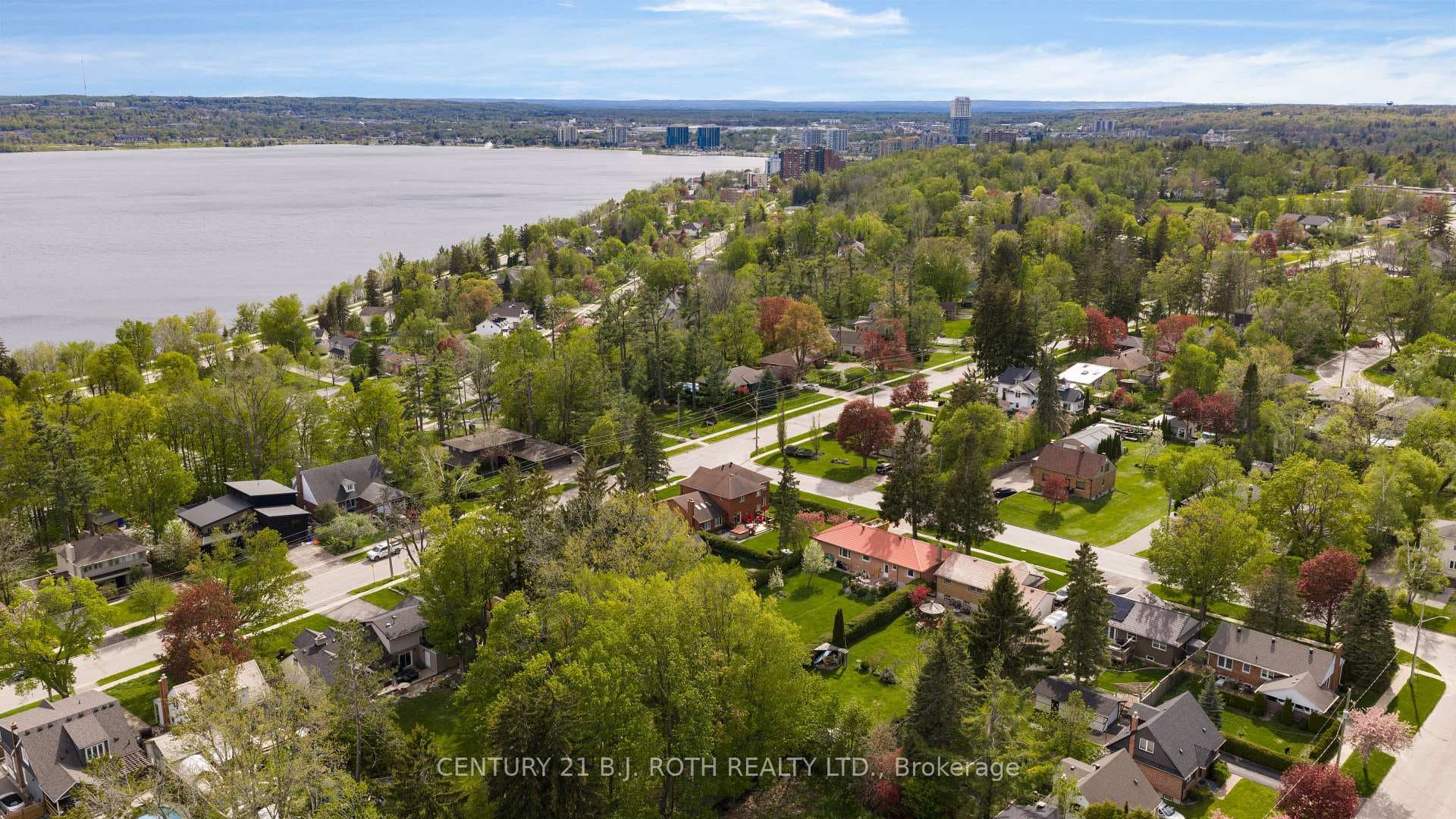 360 Codrington Street photo 48