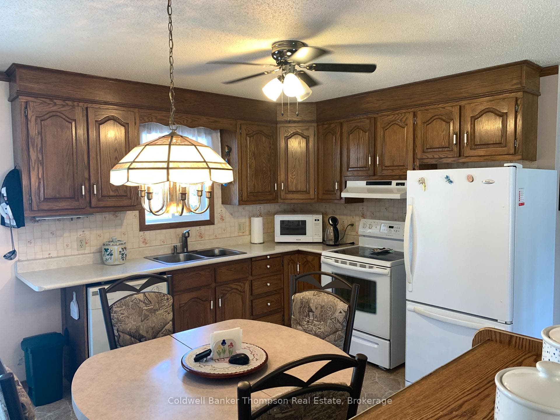 Eat-in Kitchen