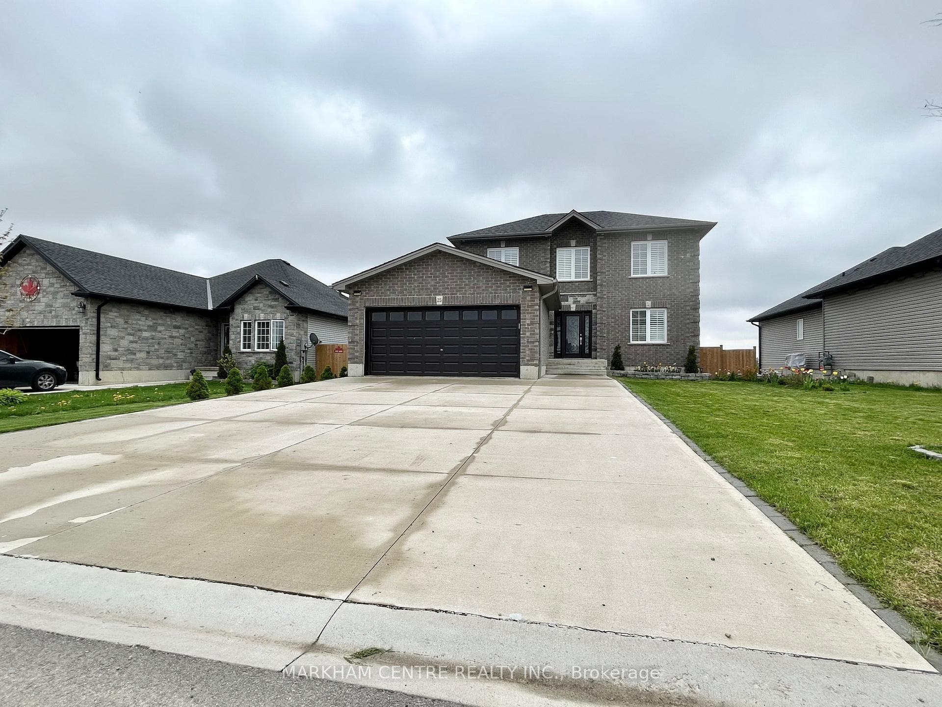 25 Dennis Drive photo 3