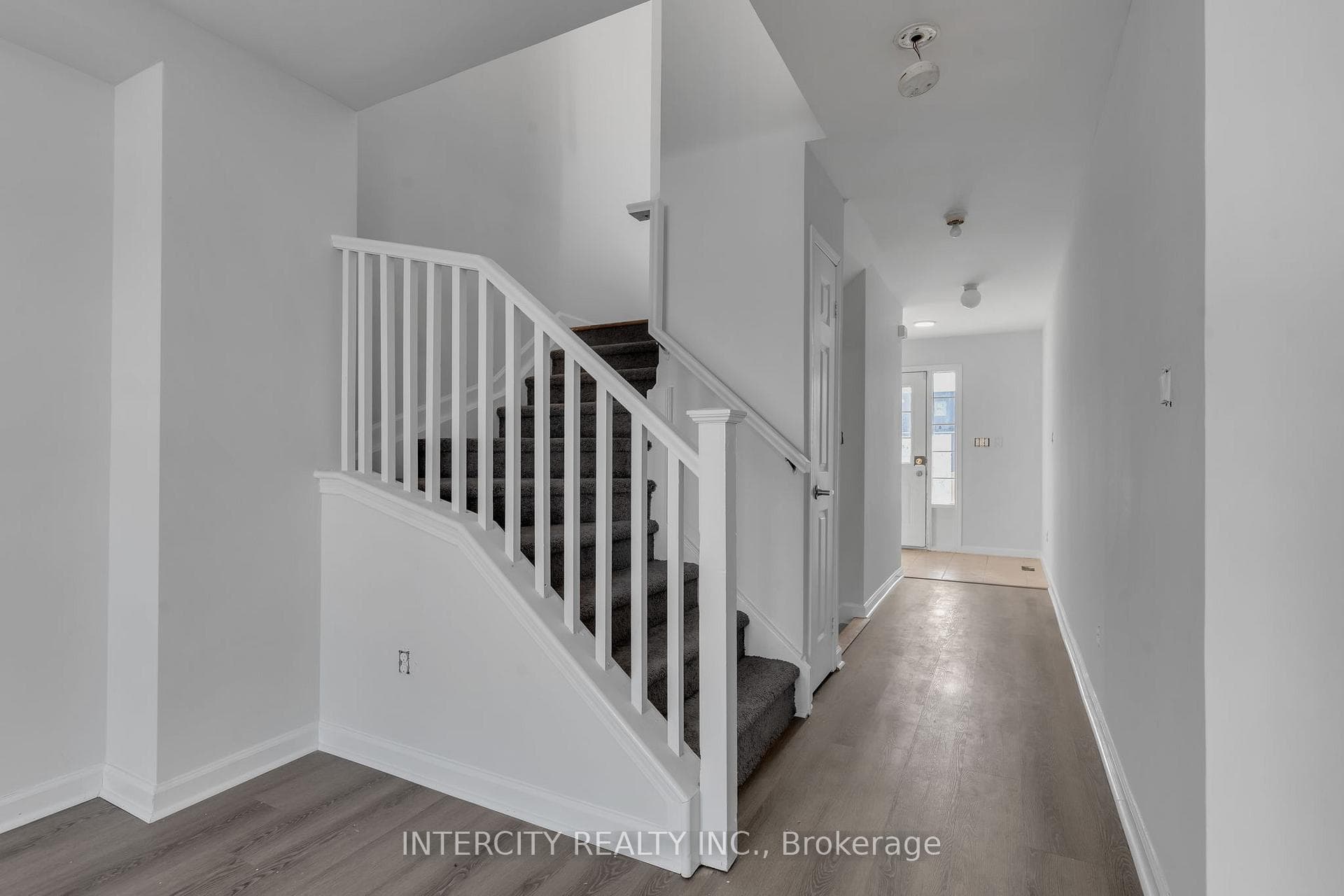 265 Conacher Drive photo 8