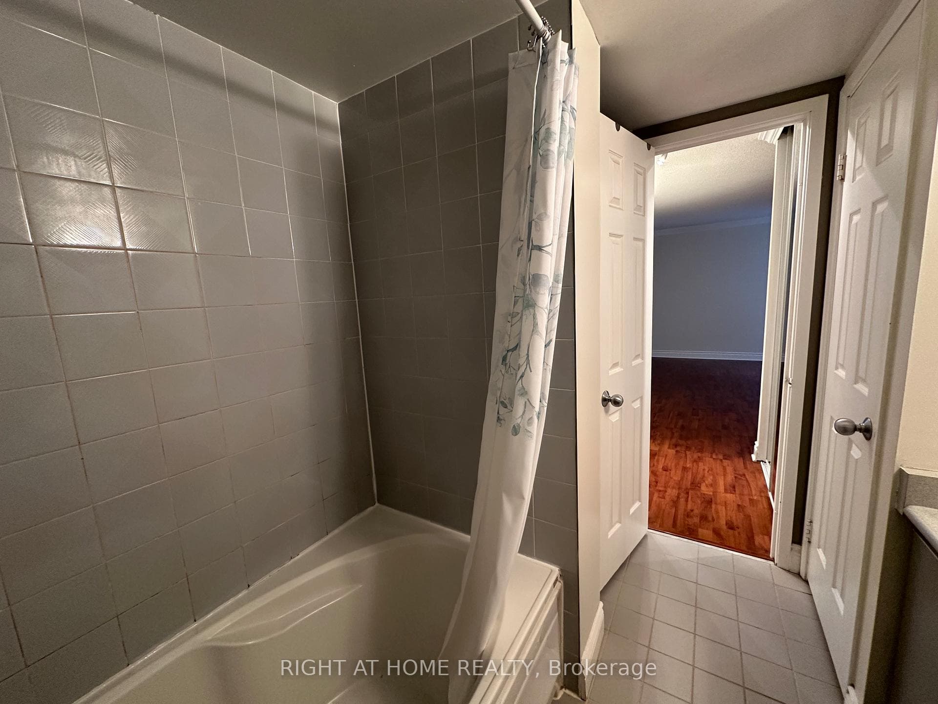 298 JARVIS Street Unit 407 photo 10