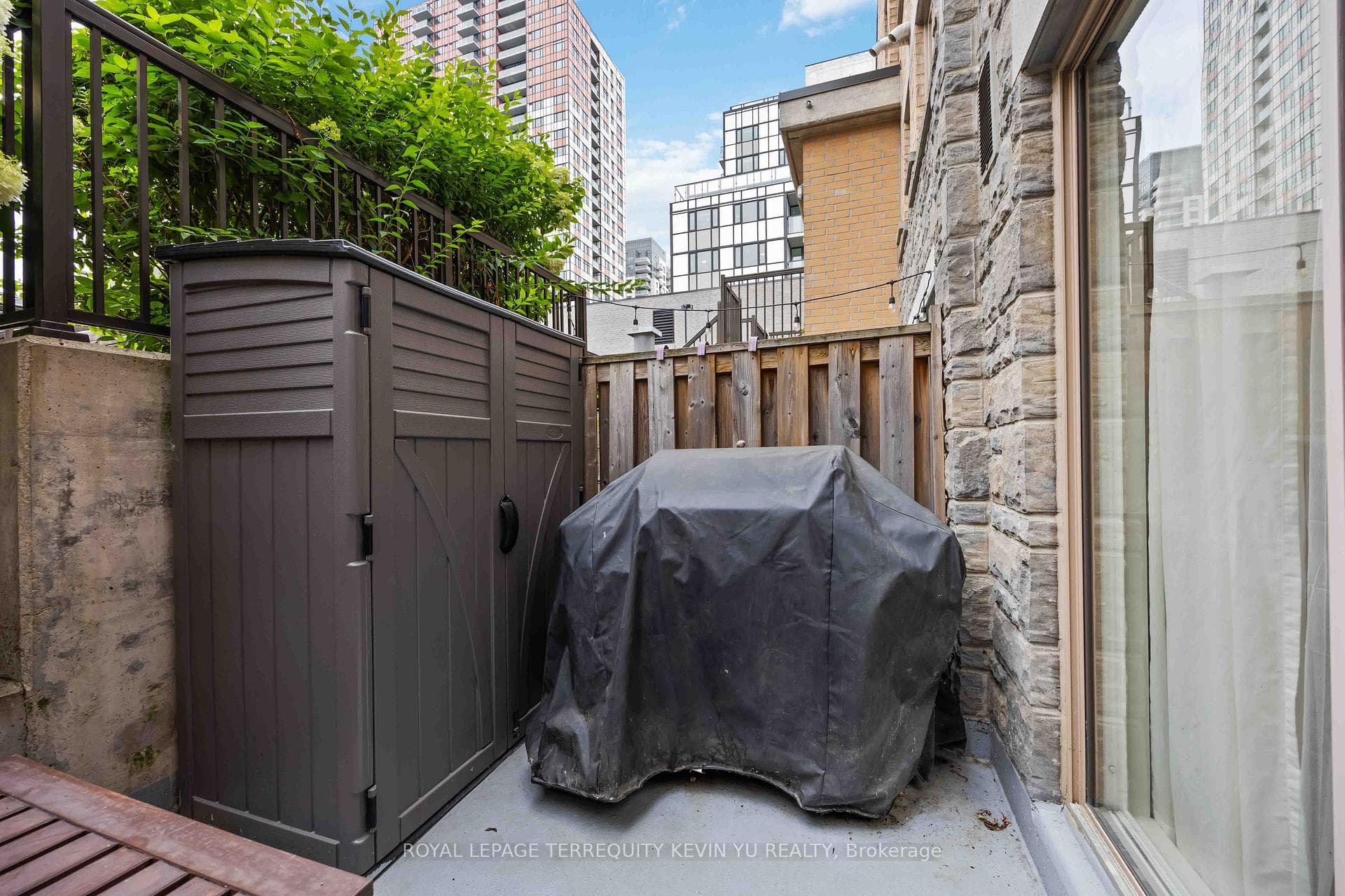 8 Foundry Avenue Unit 163 photo 33