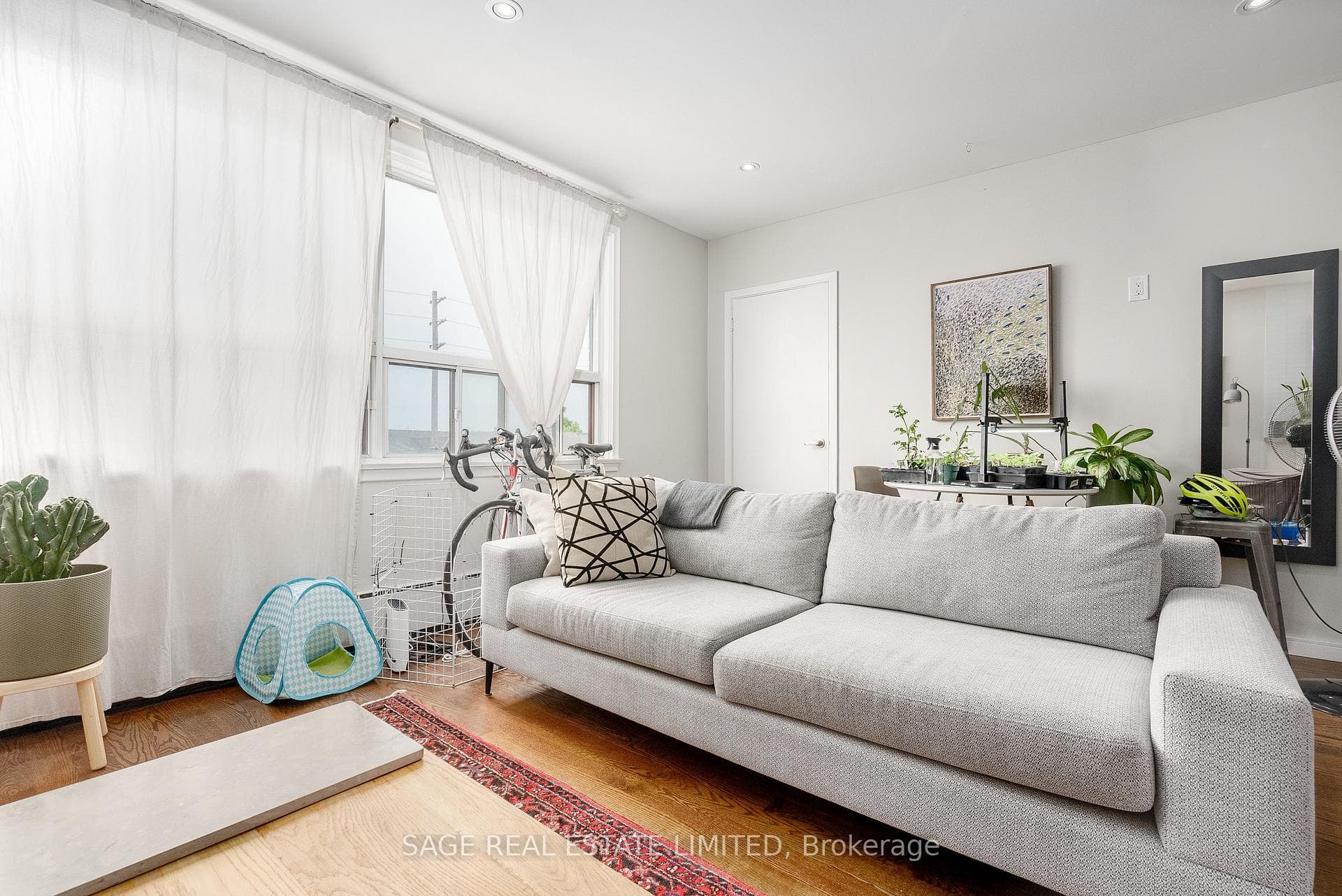 1032 Davenport Road Unit Upper photo 16