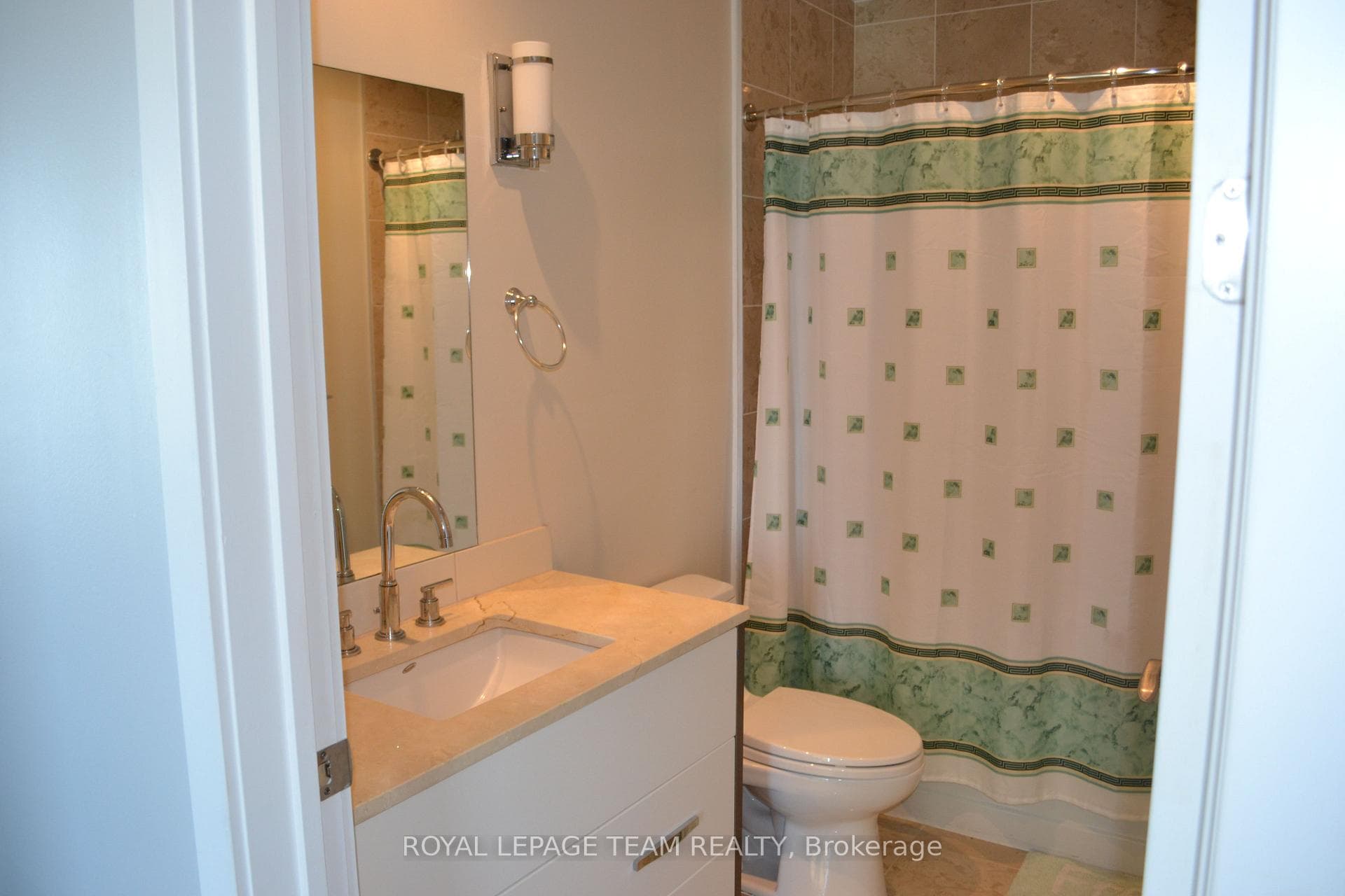 111 CHAMPAGNE Avenue Unit 607 photo 7