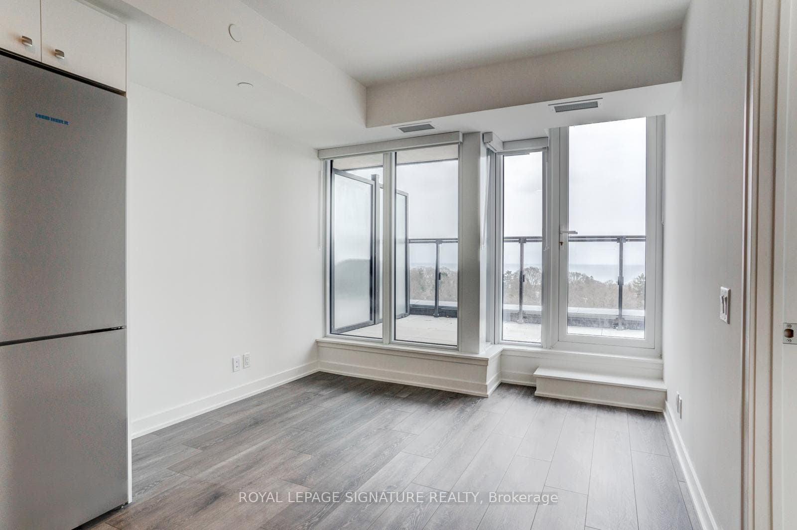 2 Manderley Drive Unit 814 photo 6