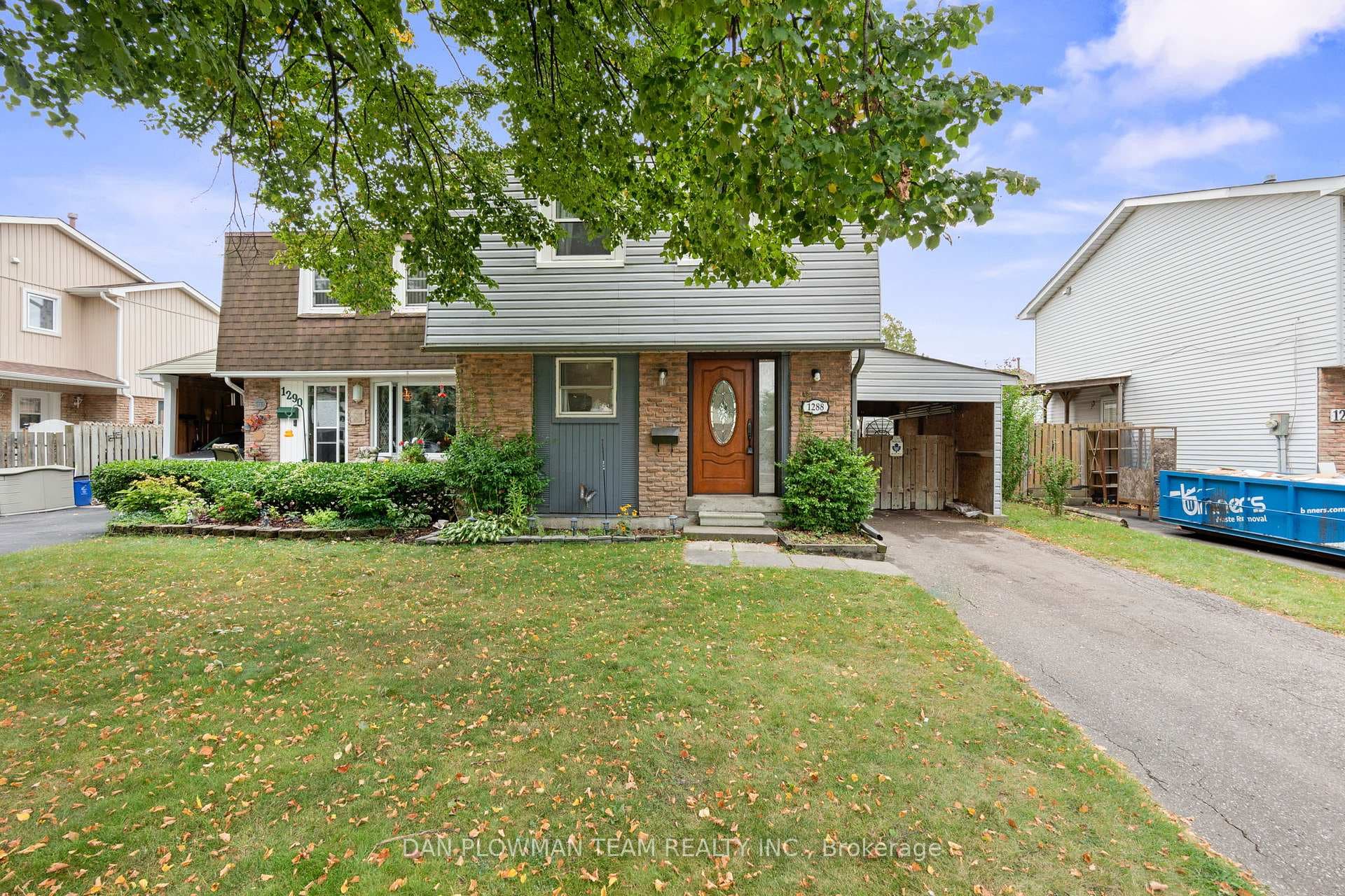 1288 Fenelon Crescent photo 1