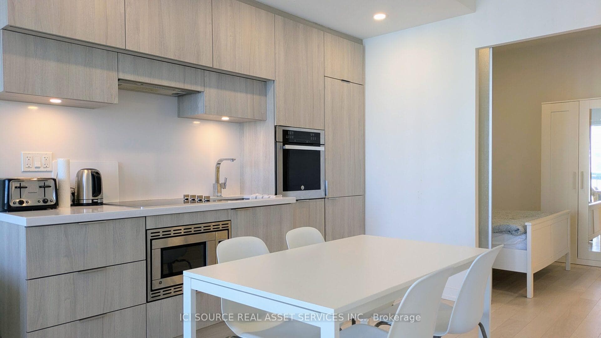 39 Roehampton Avenue Unit 3210 photo 4