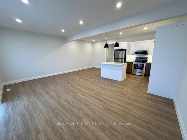 5 EVYLEAN Court photo 7