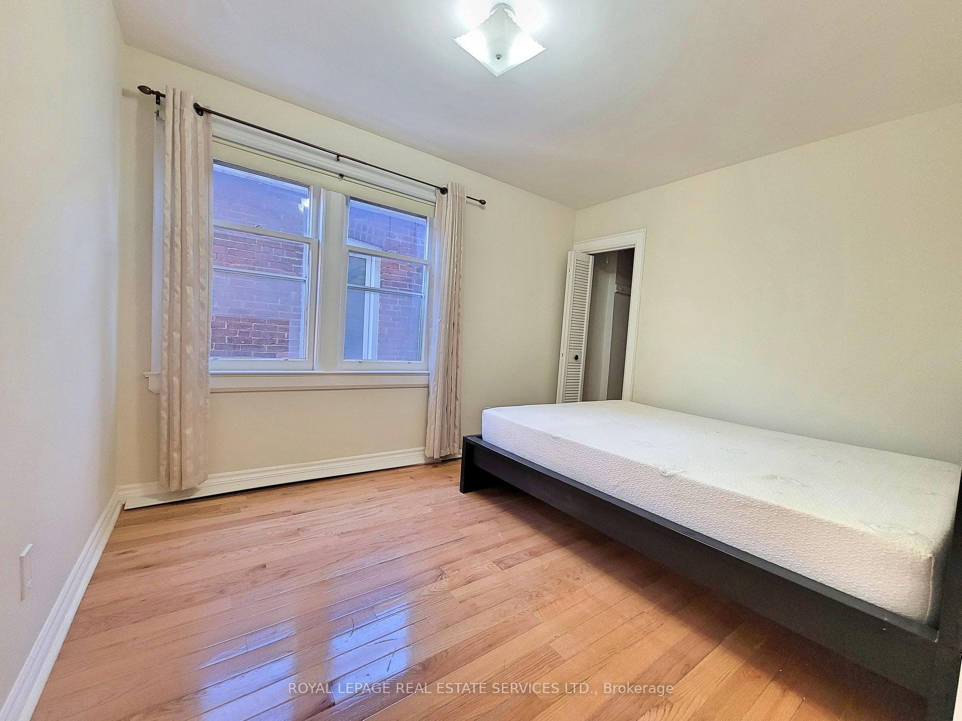 1826 Dufferin Street photo 14