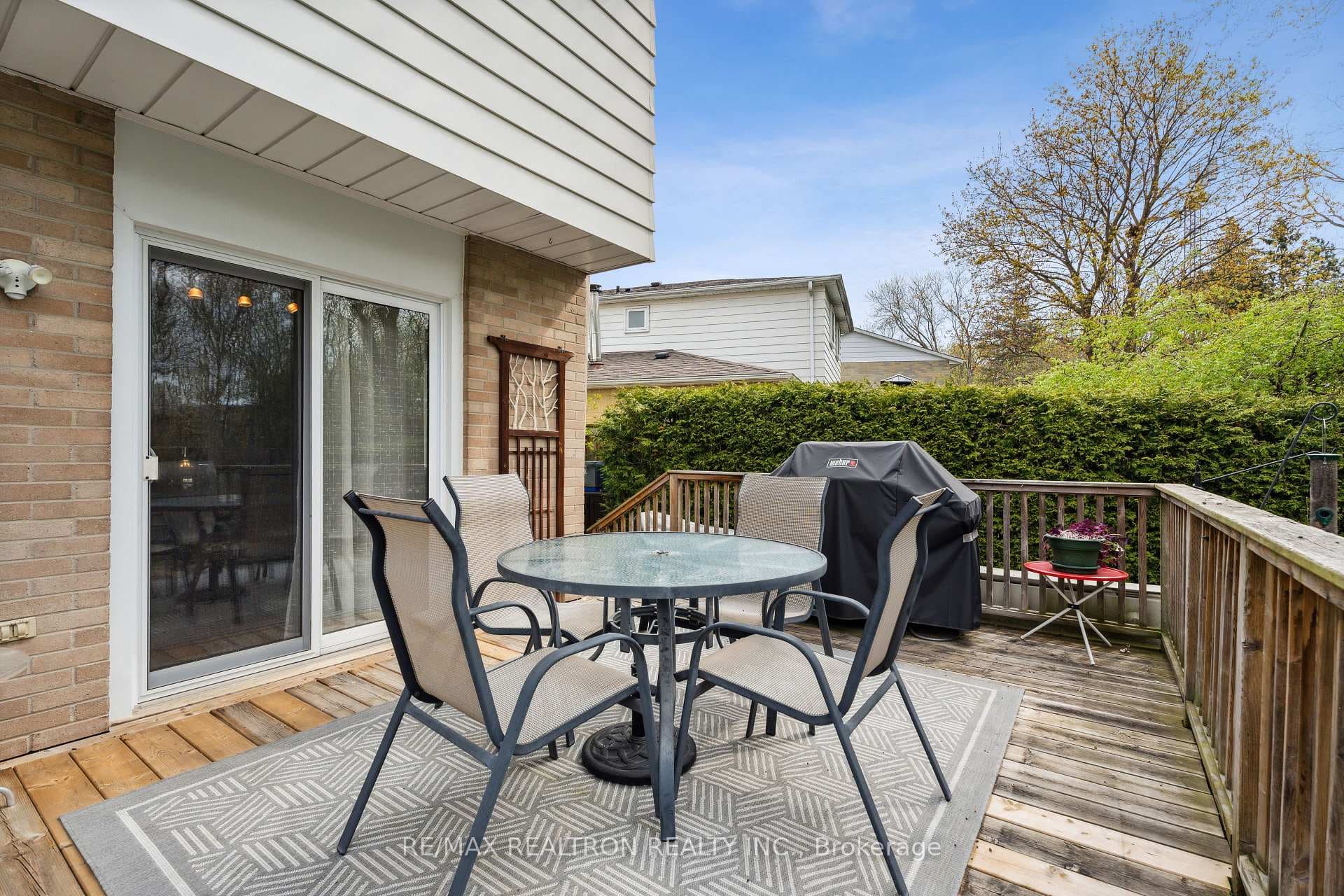 680 Irwin Crescent photo 30