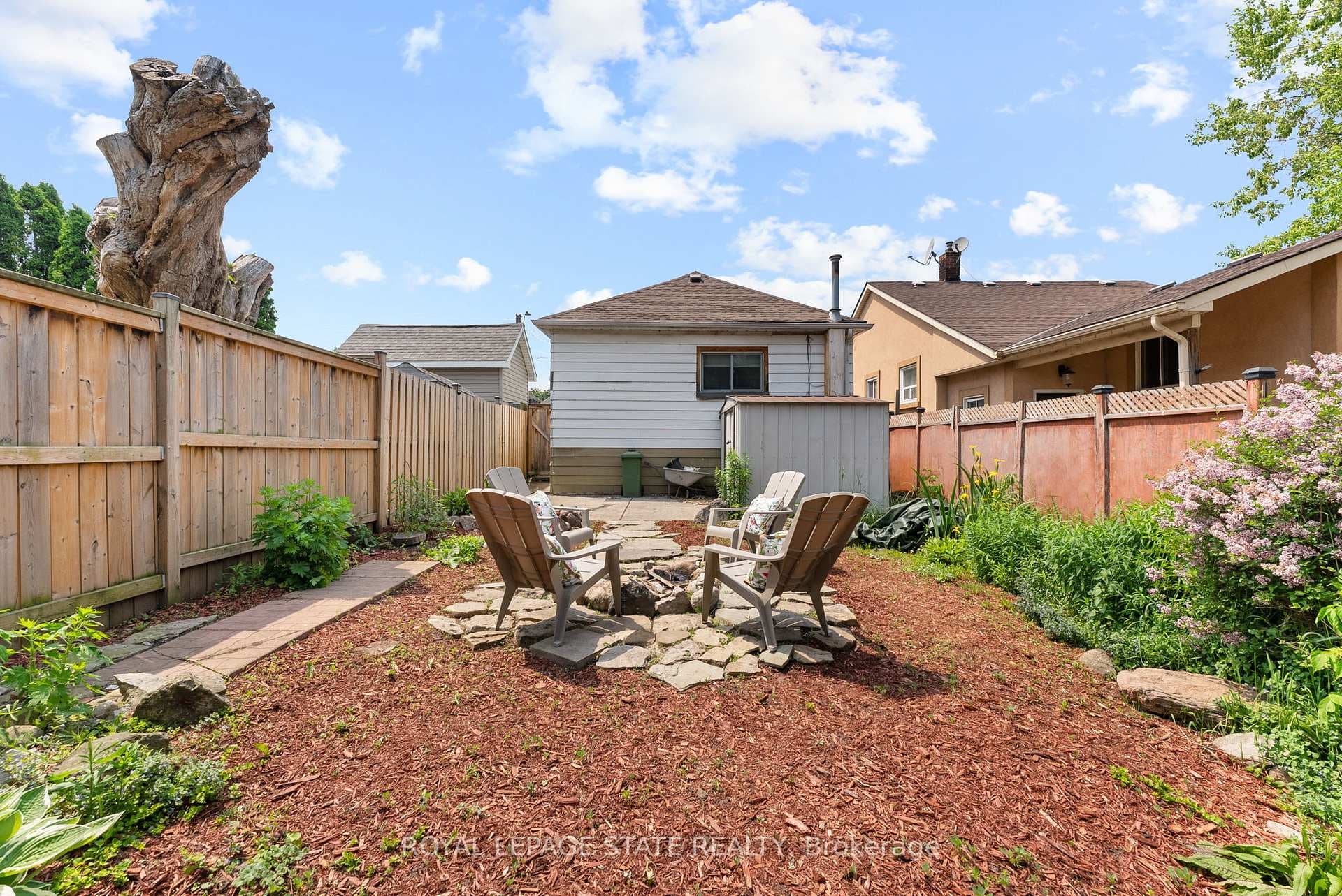 544 Mary Street photo 16