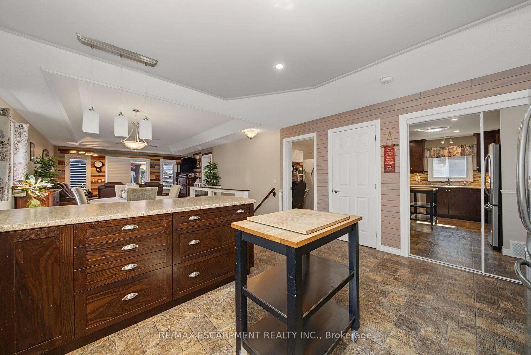 3913 Primrose Lane photo 9
