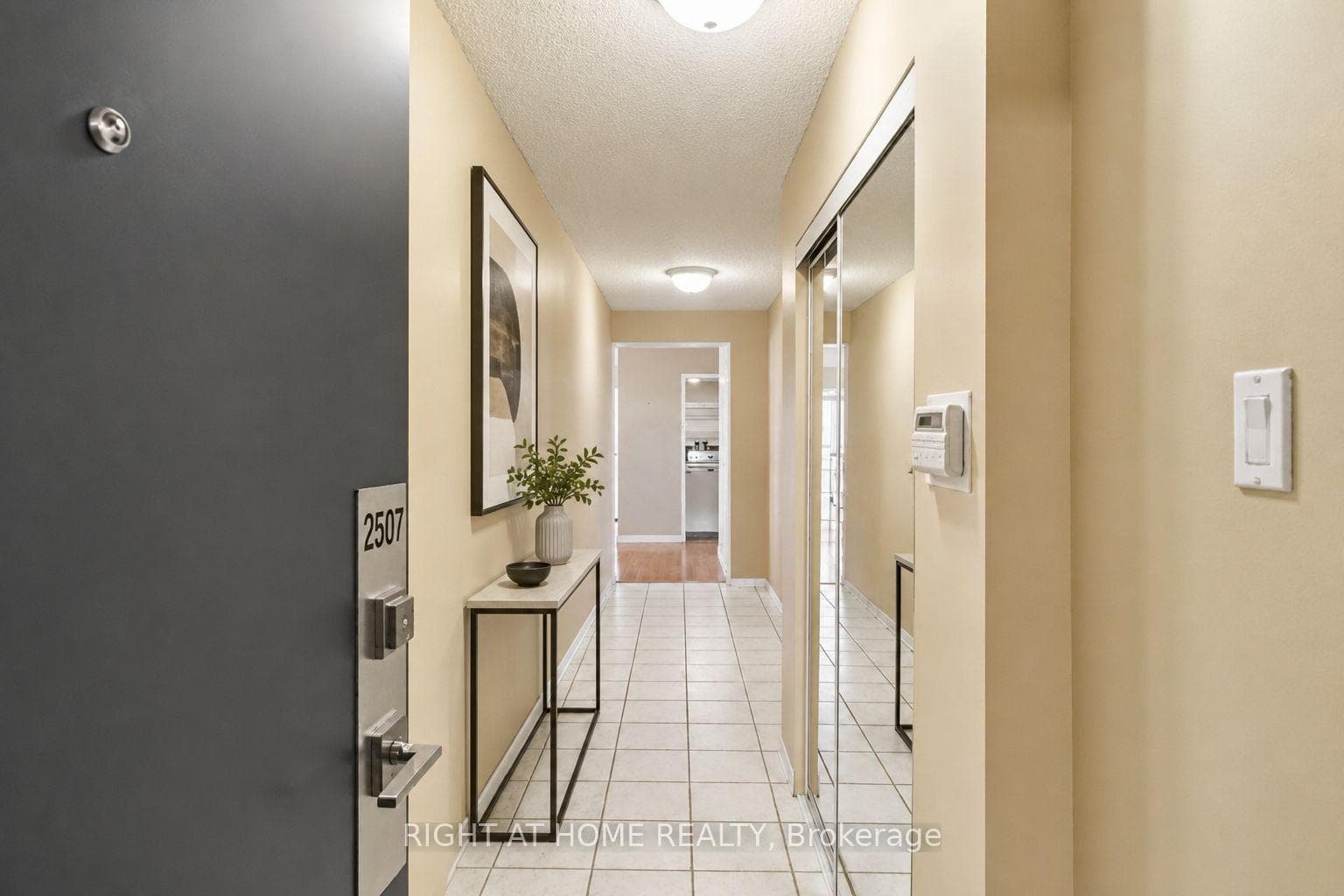 3650 Kaneff Crescent Unit 2507 photo 4
