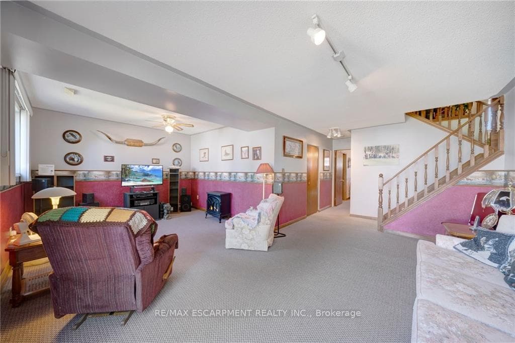 55 Latzer Crescent photo 19
