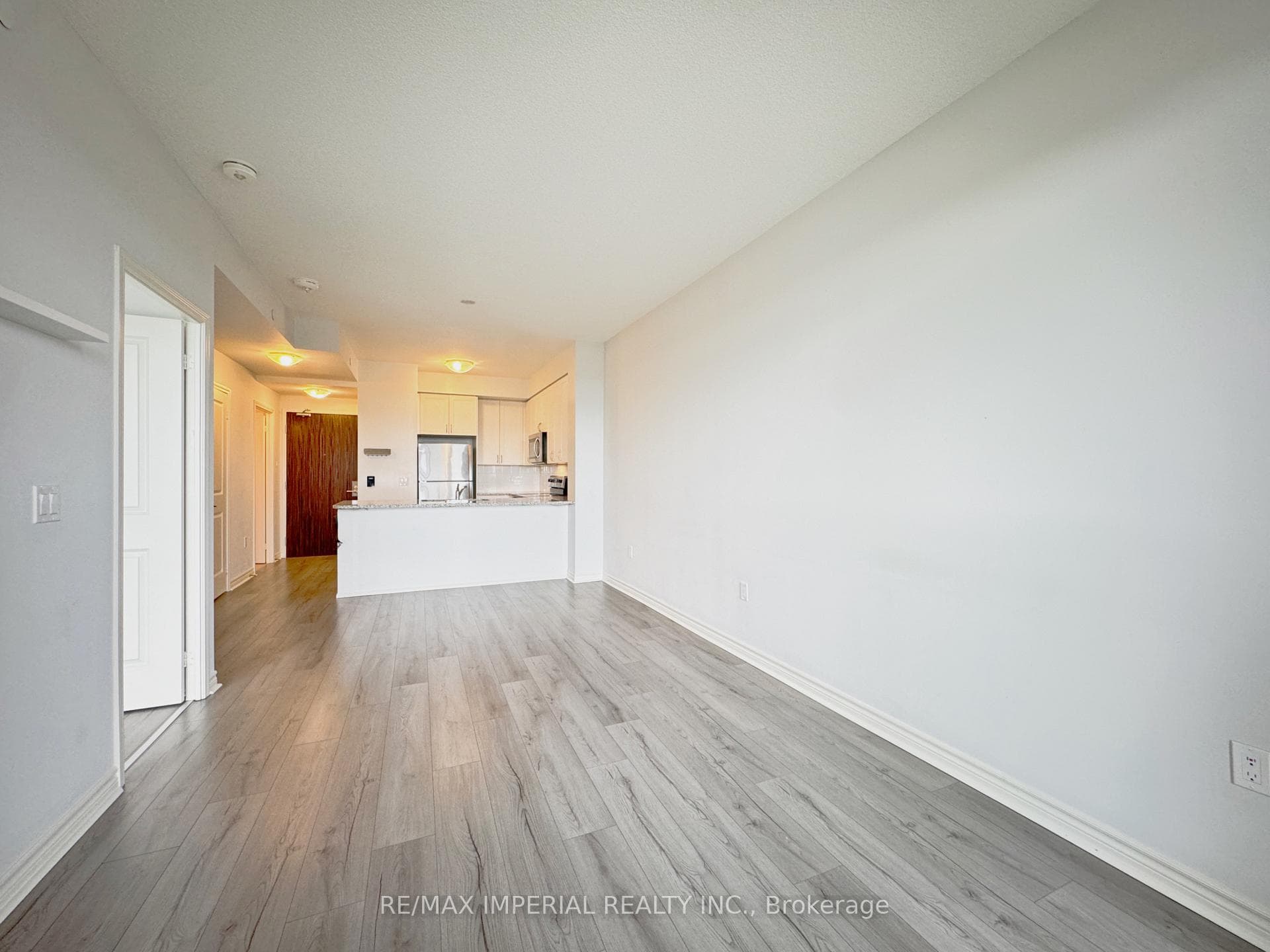 349 Rathburn Road Unit 1618 photo 3