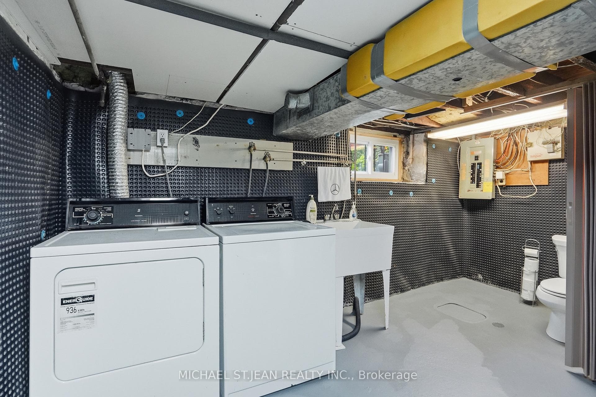 19 Huntley Street photo 36