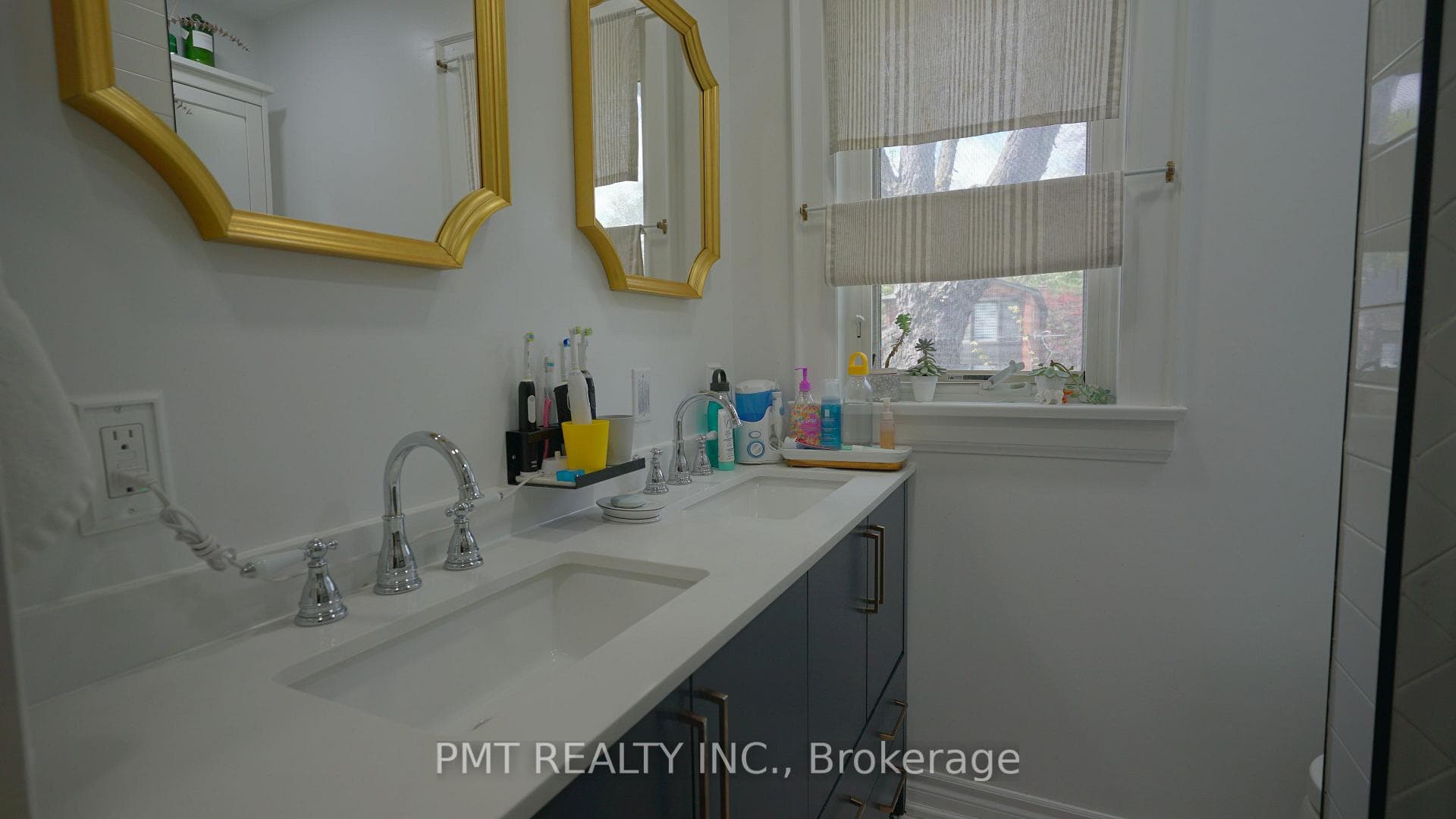 581 Soudan Avenue photo 19