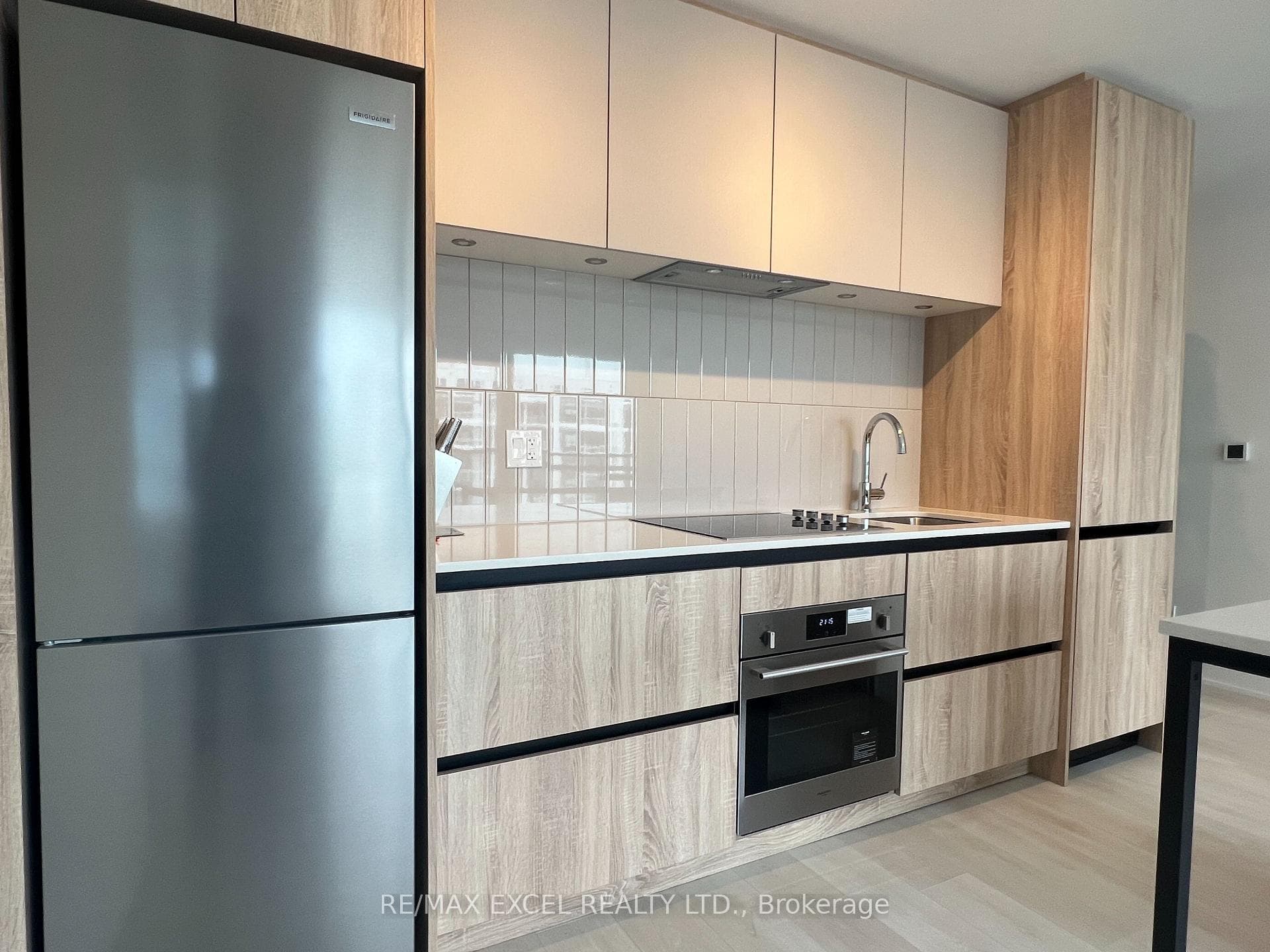 7950 BATHURST Street Unit 1126 photo 6