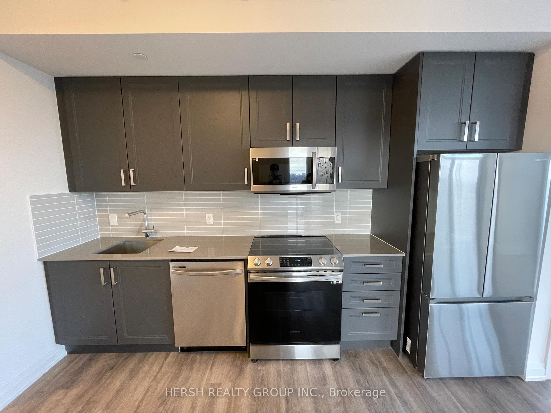10 MEADOWGLEN Place Unit 1104 photo 10