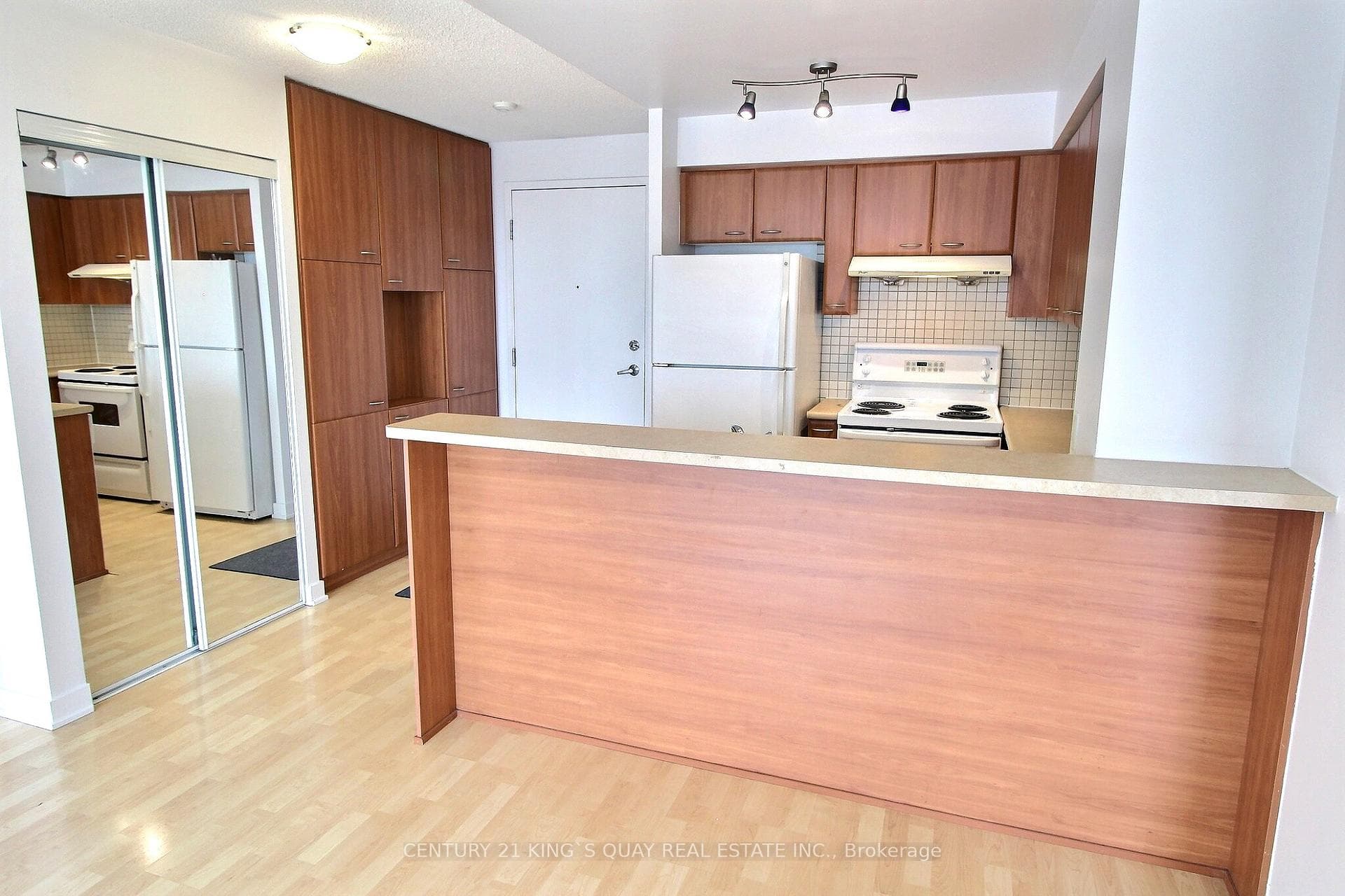 36 Lee Centre Drive Unit 2009 photo 4