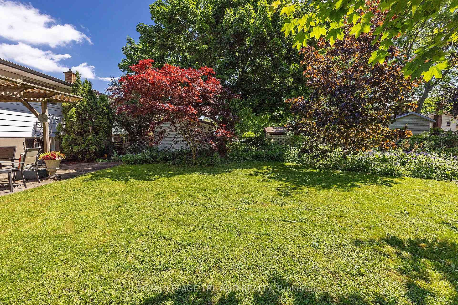 122 Inverary Crescent photo 33