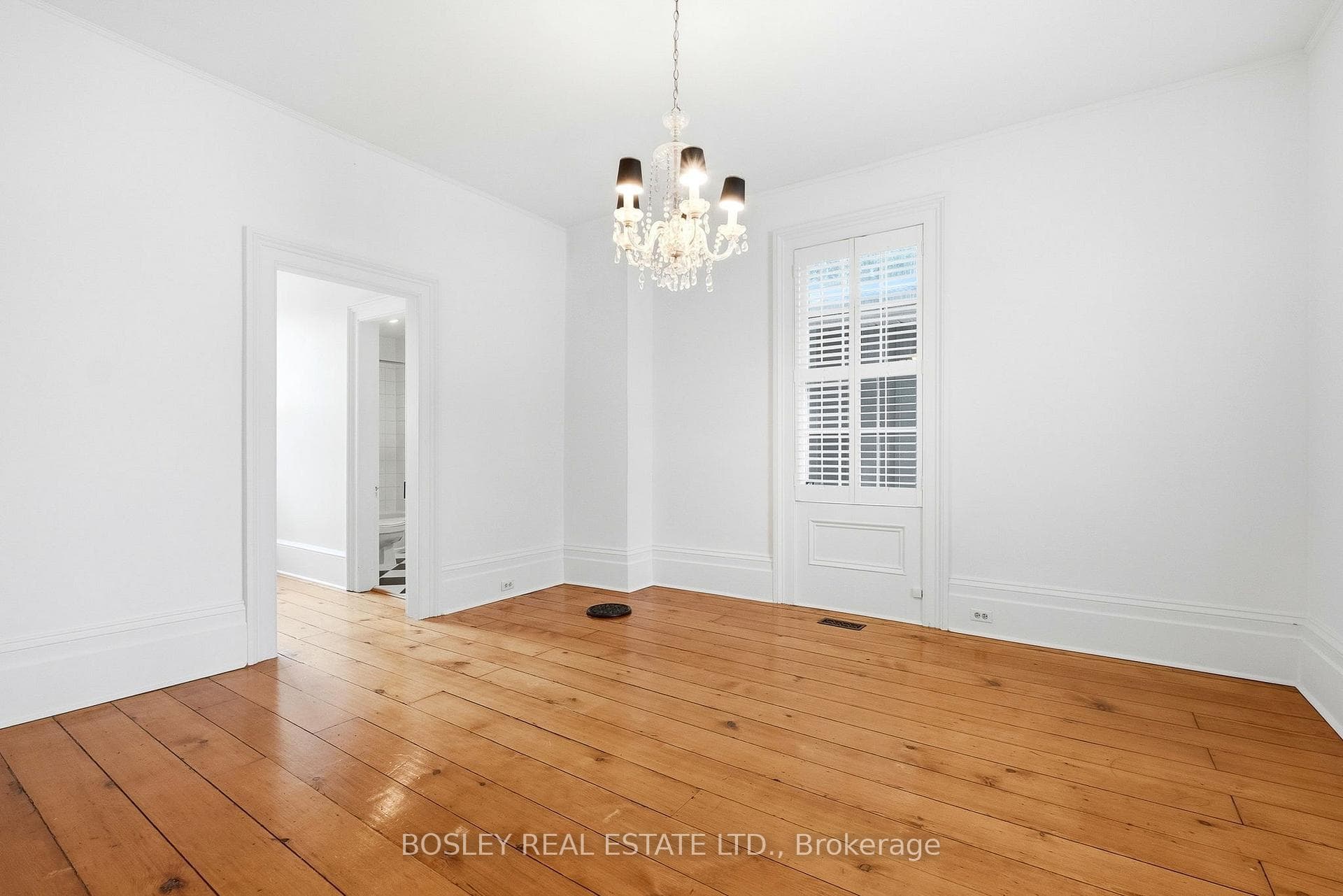 Unstaged Dining Room