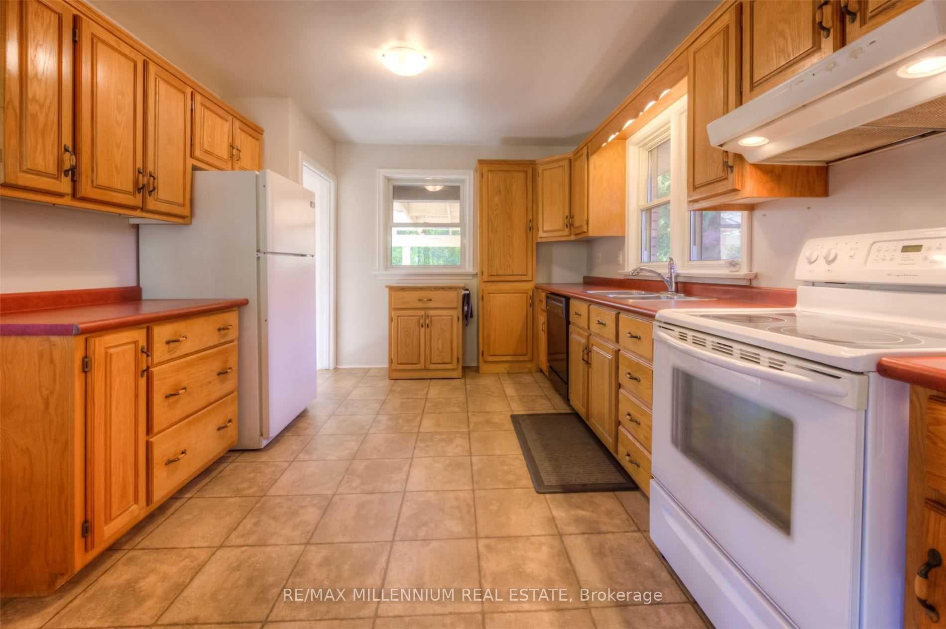135 Byron Avenue photo 5