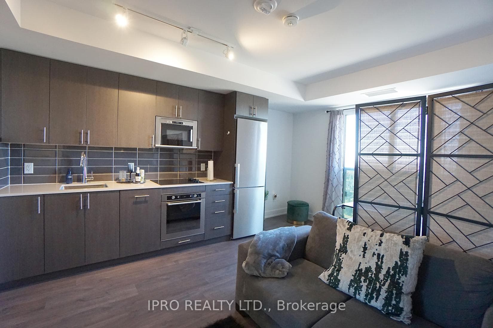 2550 Simcoe Street Unit 2019 photo 15