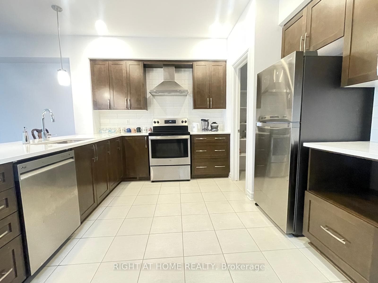 405 Cornice Street photo 4