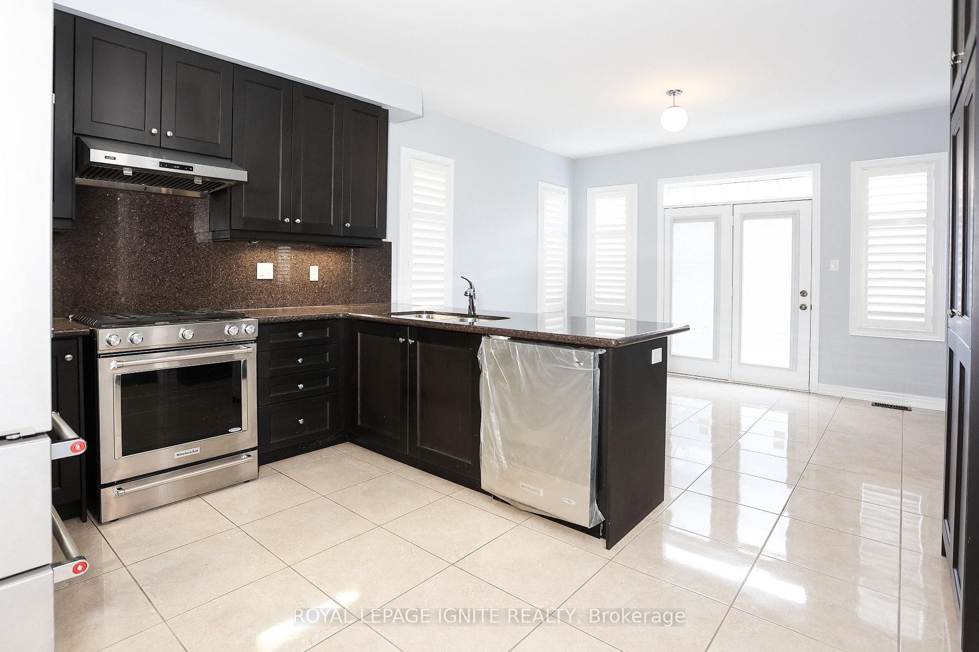 77 Frederick Stamm Crescent photo 8