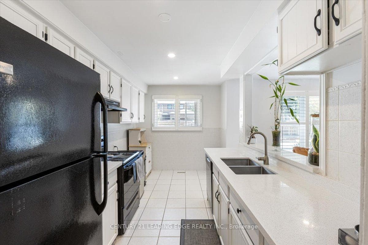 69 PARKINSON Road photo 4