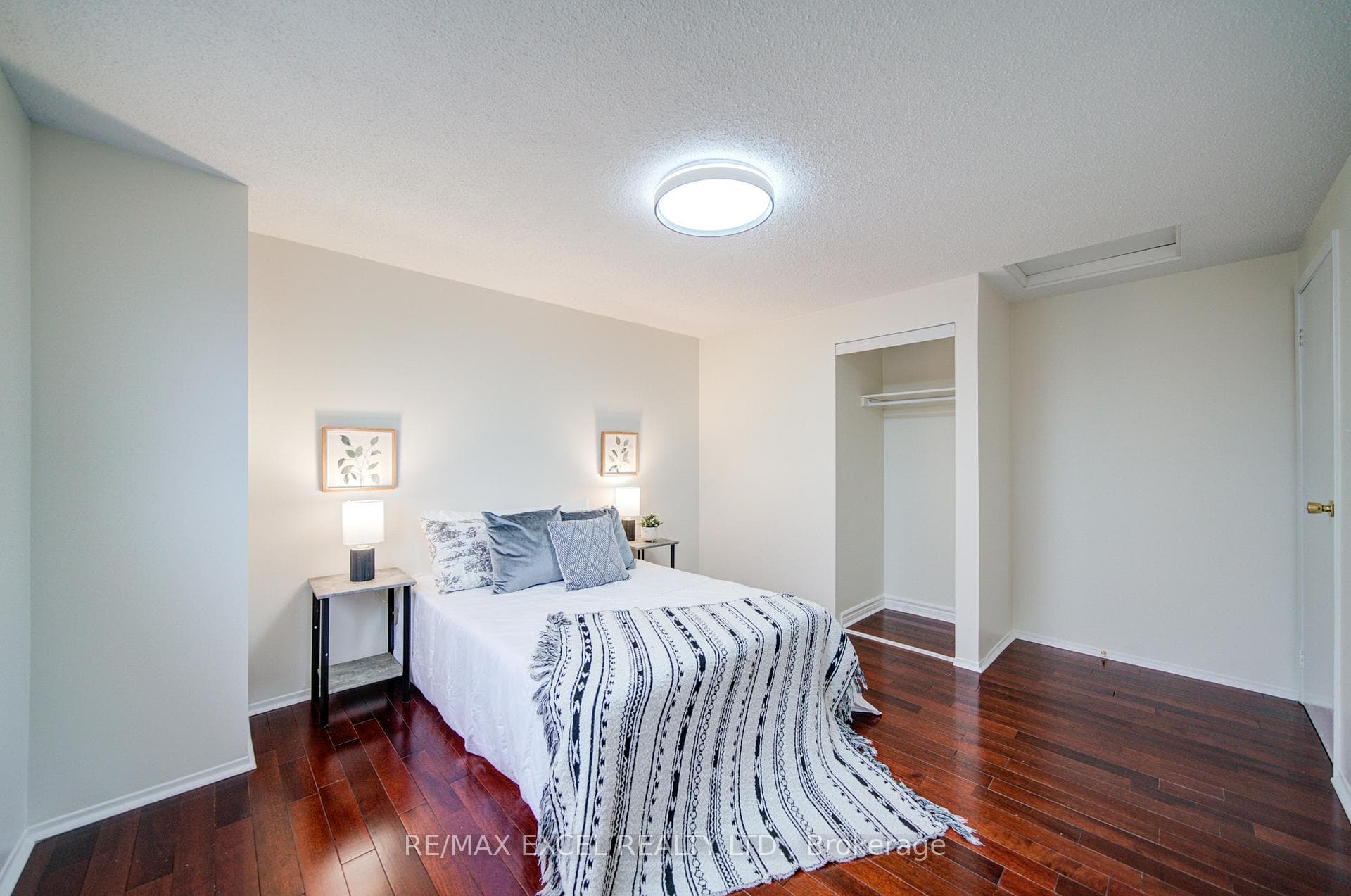 23 Tangmere Crescent photo 31