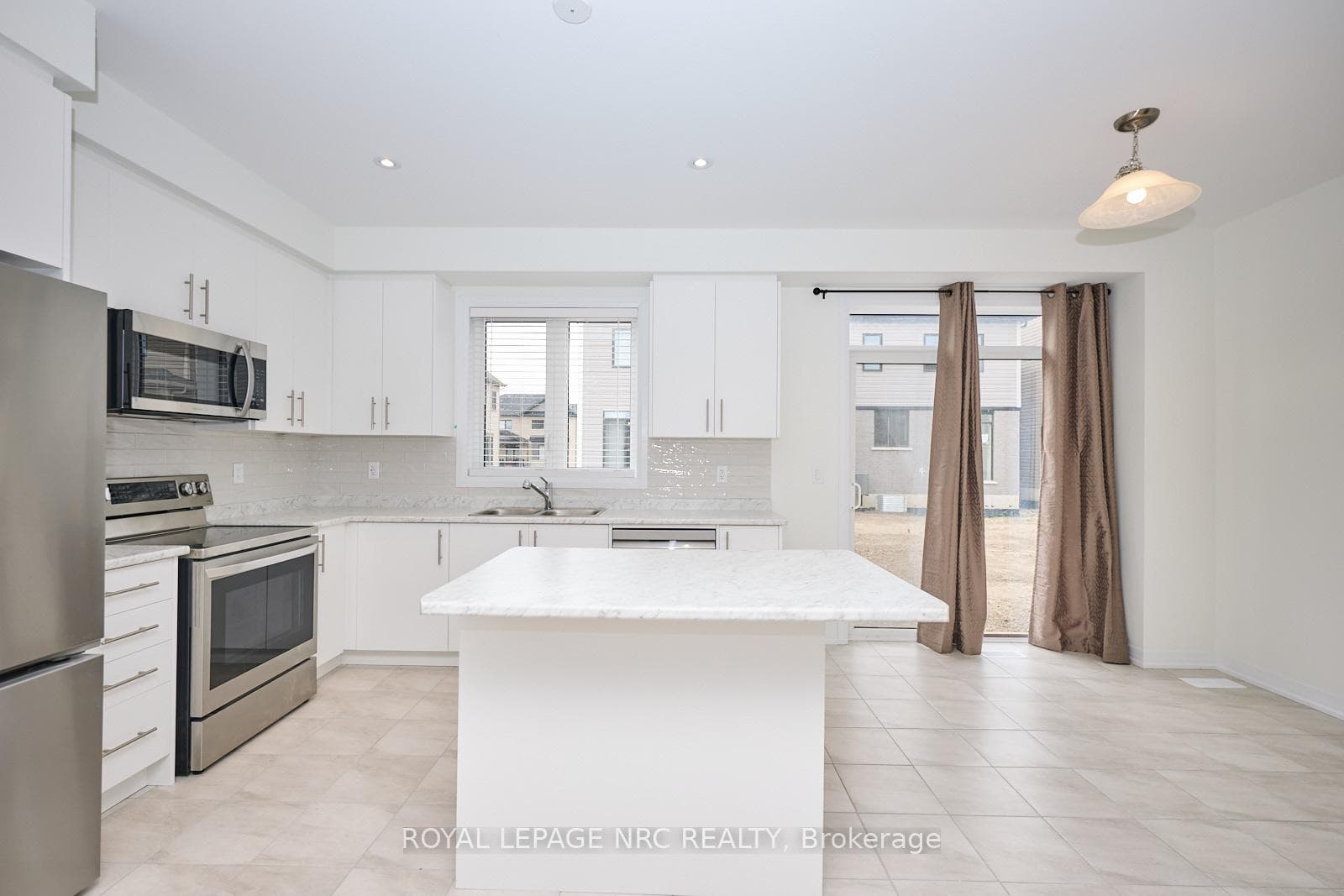 10 Heritage Way photo 9