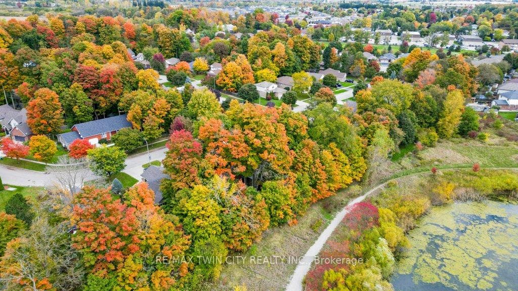 208 Eby Crescent photo 36