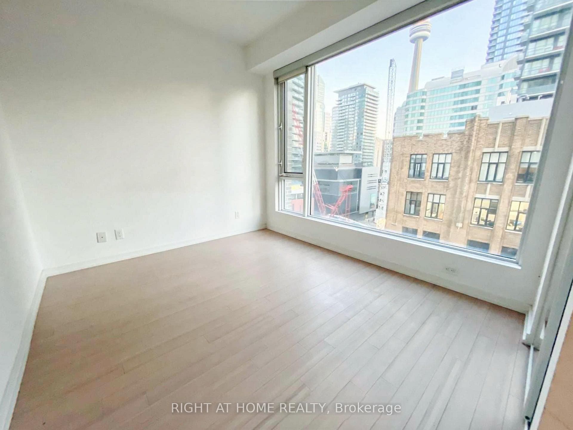101 Peter Street Unit 1007 photo 2