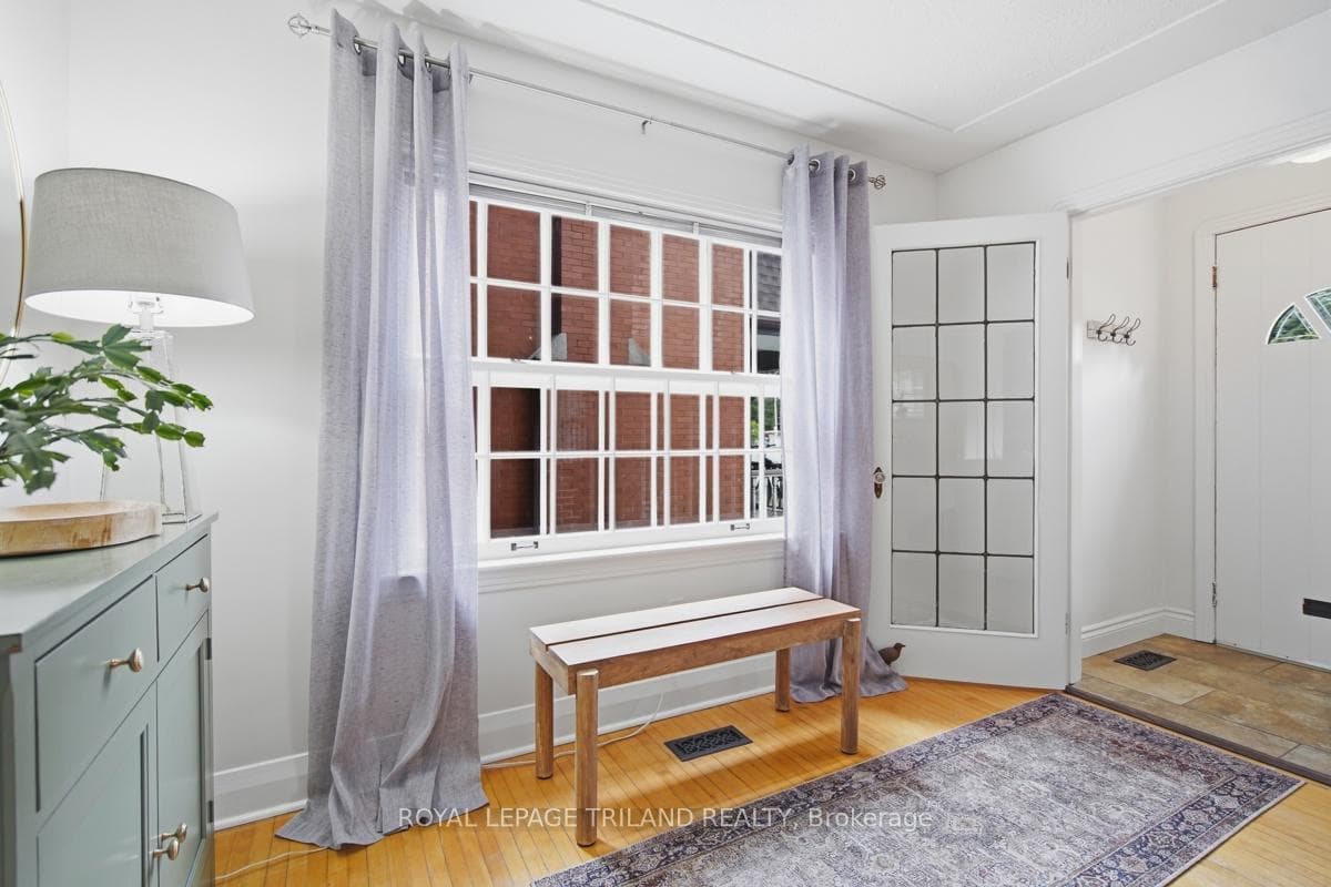 647 Piccadilly Street photo 14