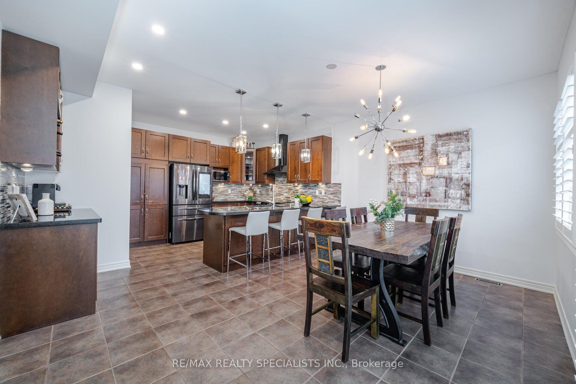 277 Swindale Drive photo 9