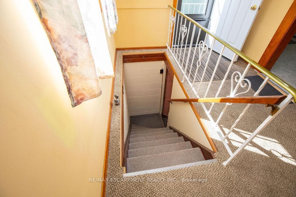 11 Delena Avenue photo 15